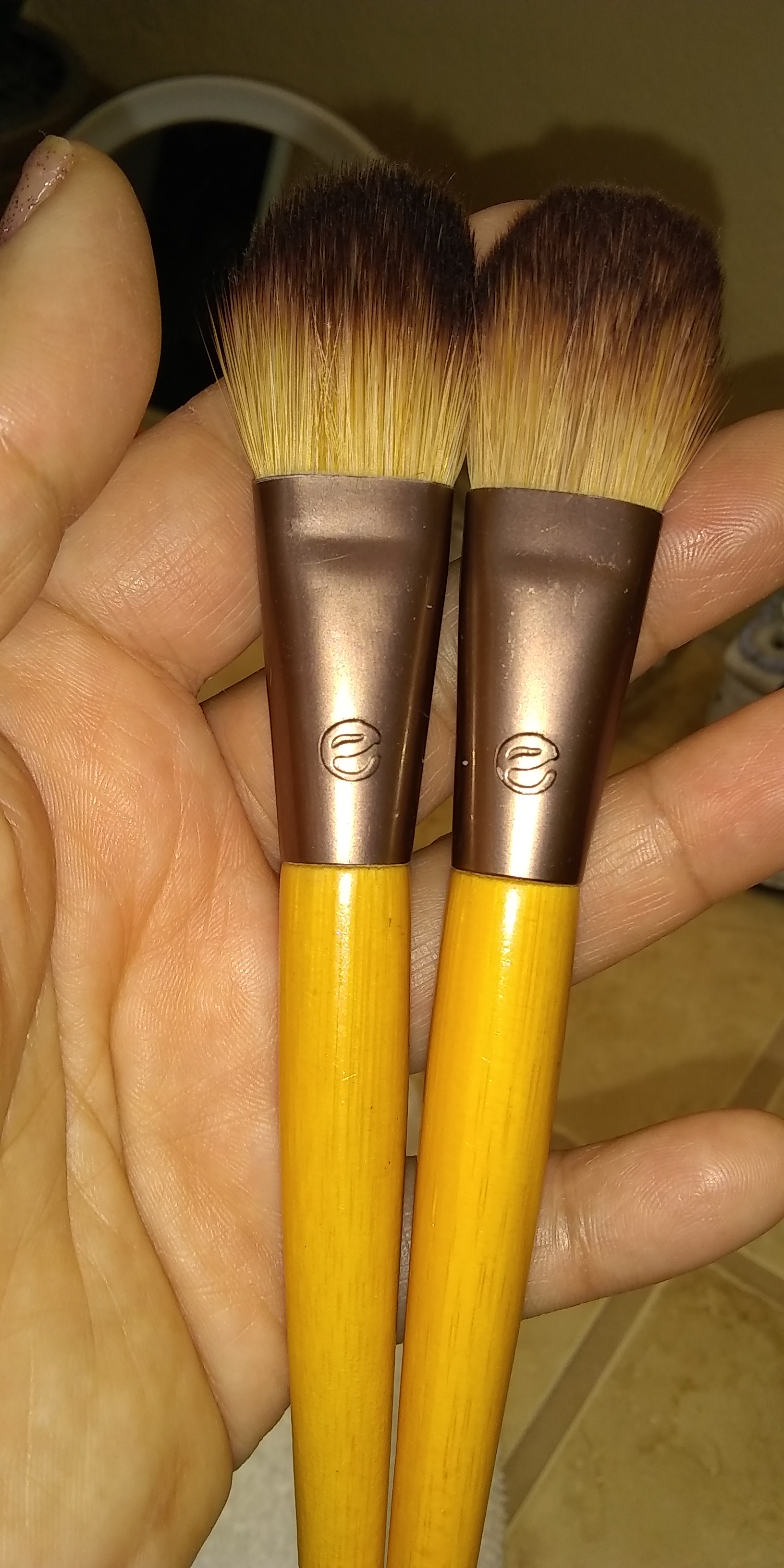 EcoTools Classic Foundation Face Brush, For Liquid, & Cream Foundation, Flat Foundation Brush, Makeup Brush For Natural Makeup, Buildable Coverage, Synthetic Bristles, Cruelty- Free, 1 Count
