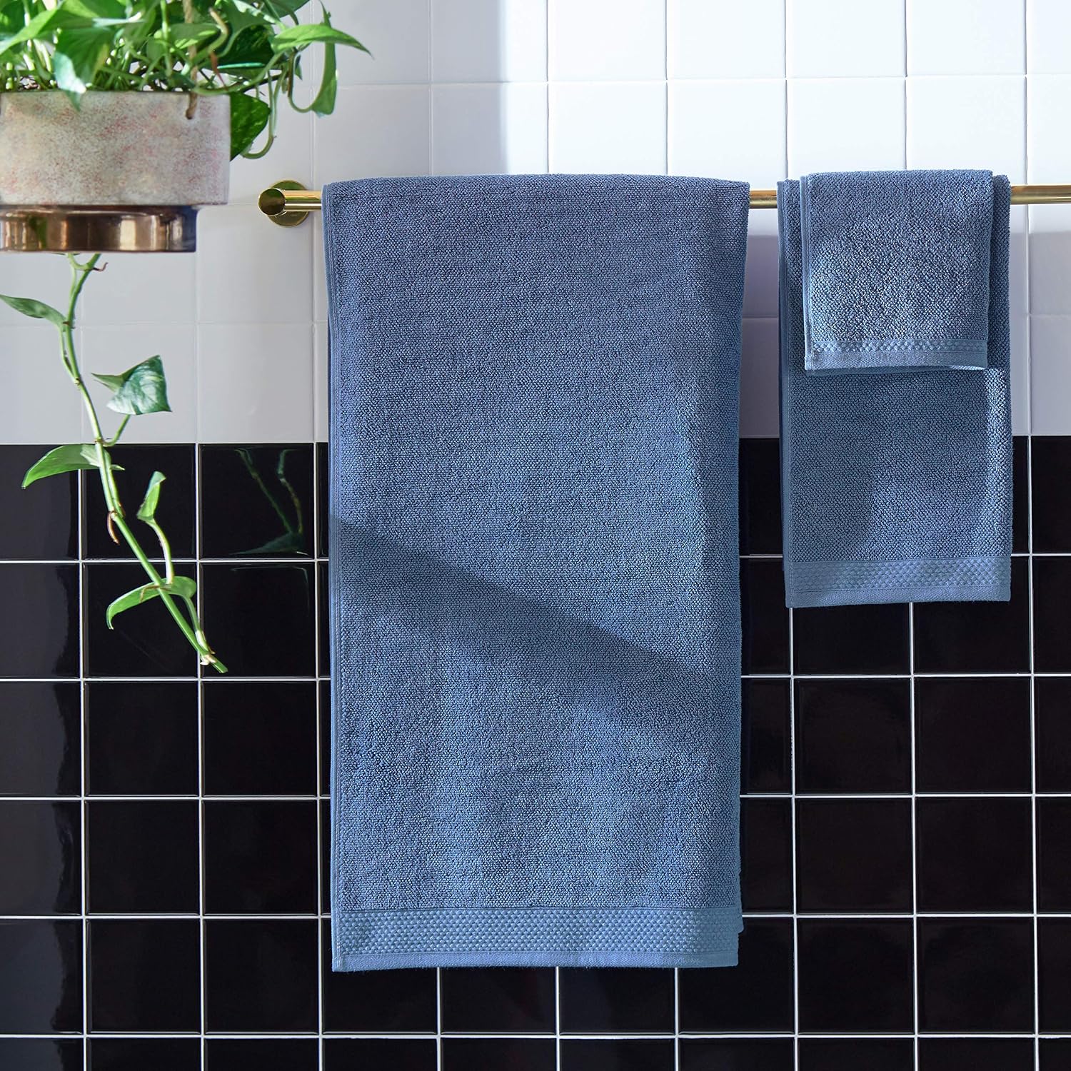 Amazon Brand – Rivet Popcorn Texture Organic Cotton Bath Towels, Set of 2, Ocean