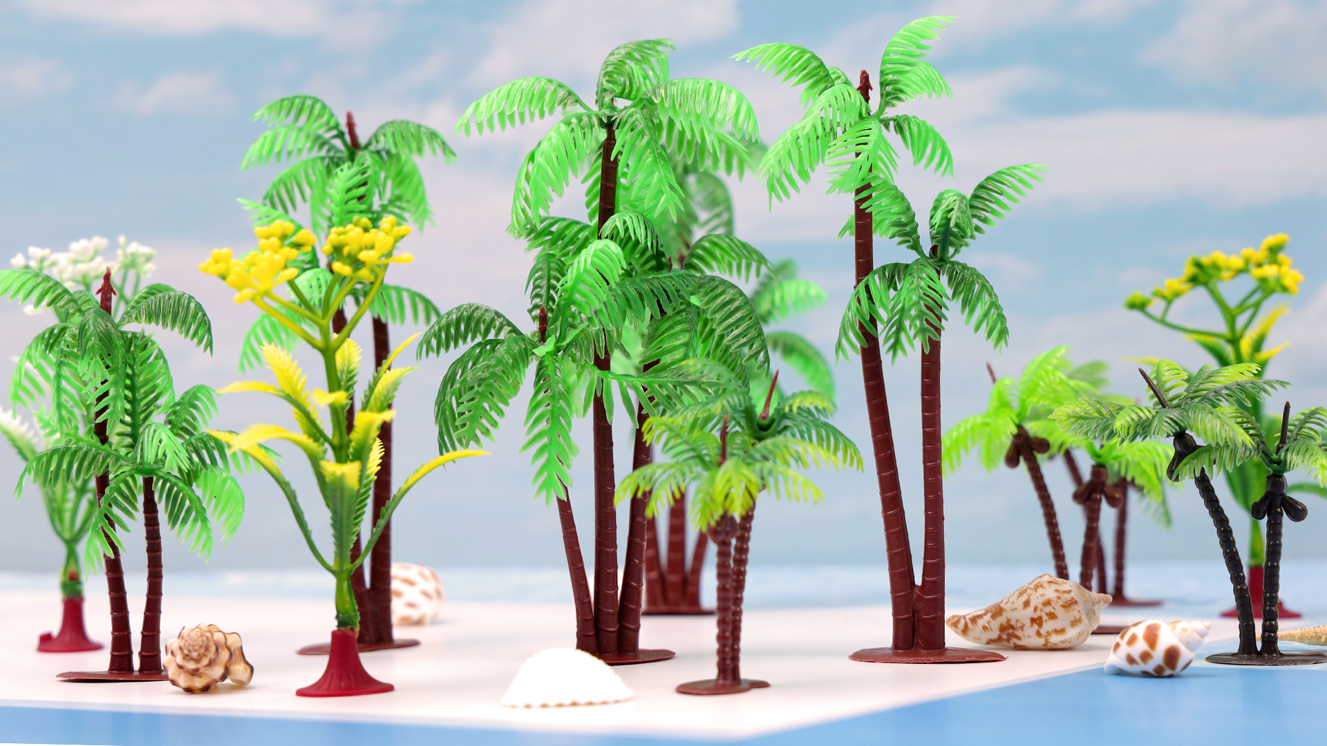 Amosfun 5-Pack Mini Coconut Palm Tree Models – 13cm Plastic Plants For Aquarium, Diorama, Beach Scene & Model Landscapes