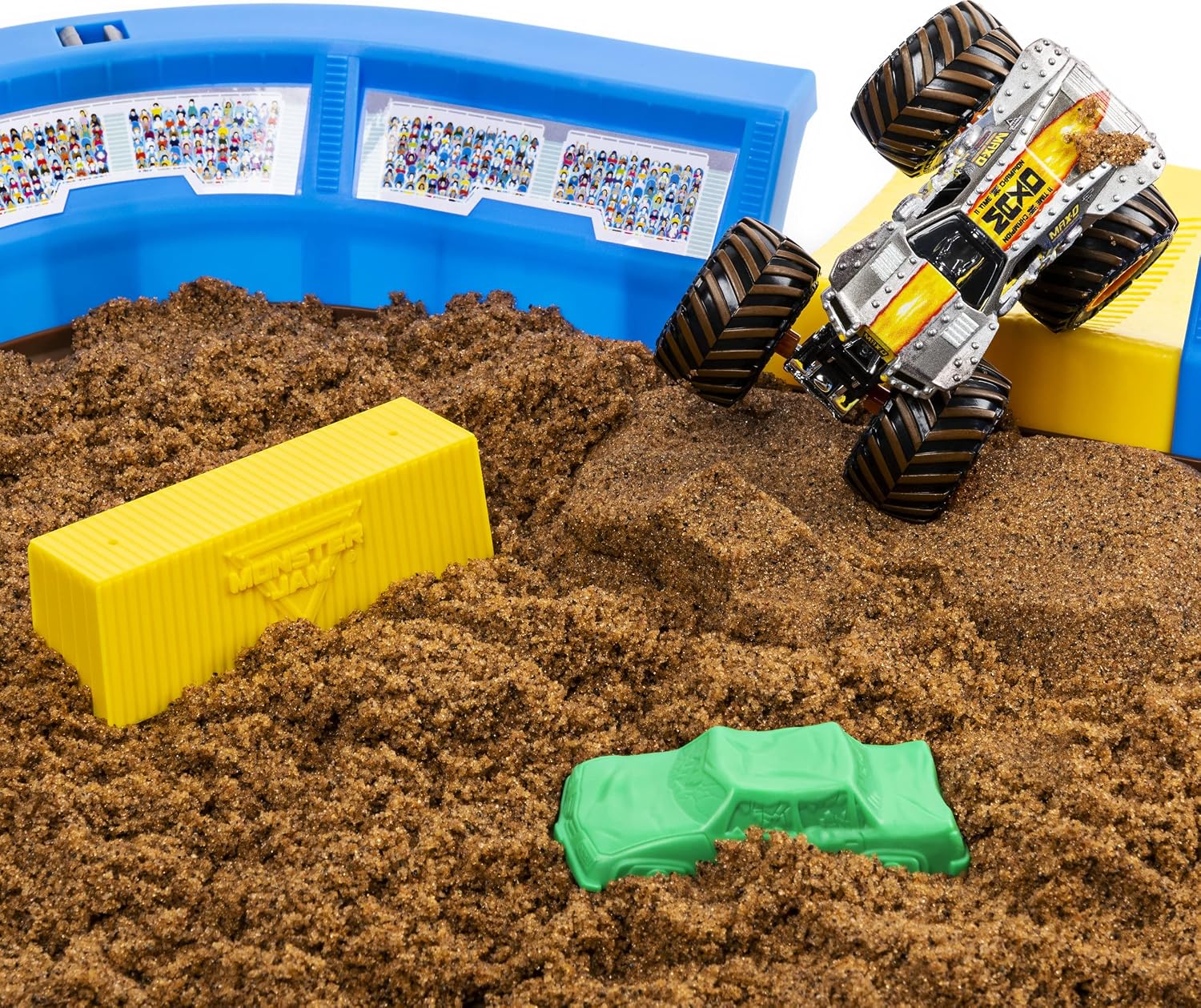 Monster Jam Monster Dirt Arena 61-cm Playset with 907.2 g of Monster Dirt and Exclusive 1:64 Scale Die-Cast Truck - Image 5
