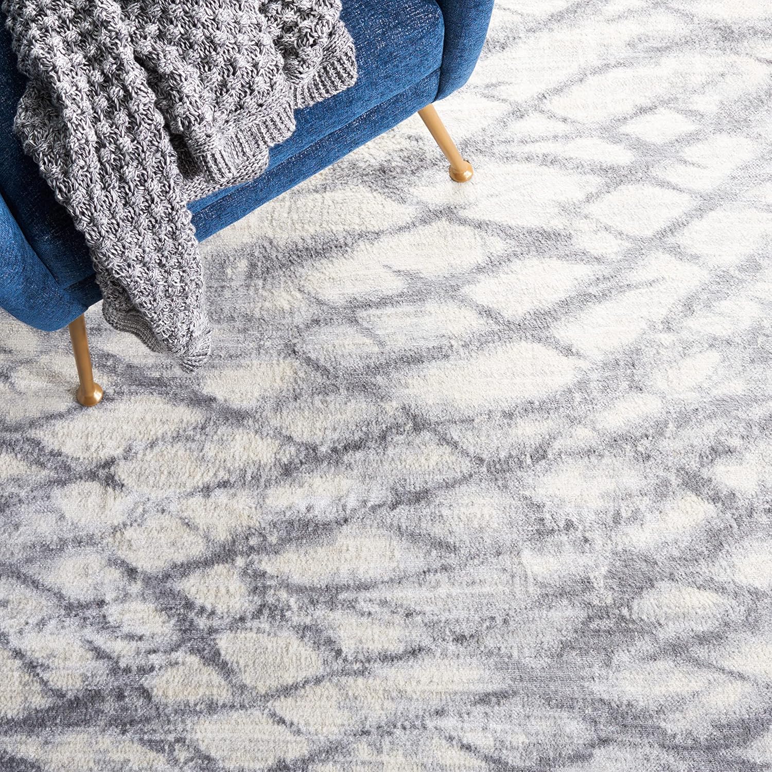 SAFAVIEH Jasper Collection Runner Rug - 2' x 9', Grey & Ivory, Modern Abstract Design, Non-Shedding & Easy Care, Ideal for High Traffic Areas in Living Room, Bedroom (JSP133F)