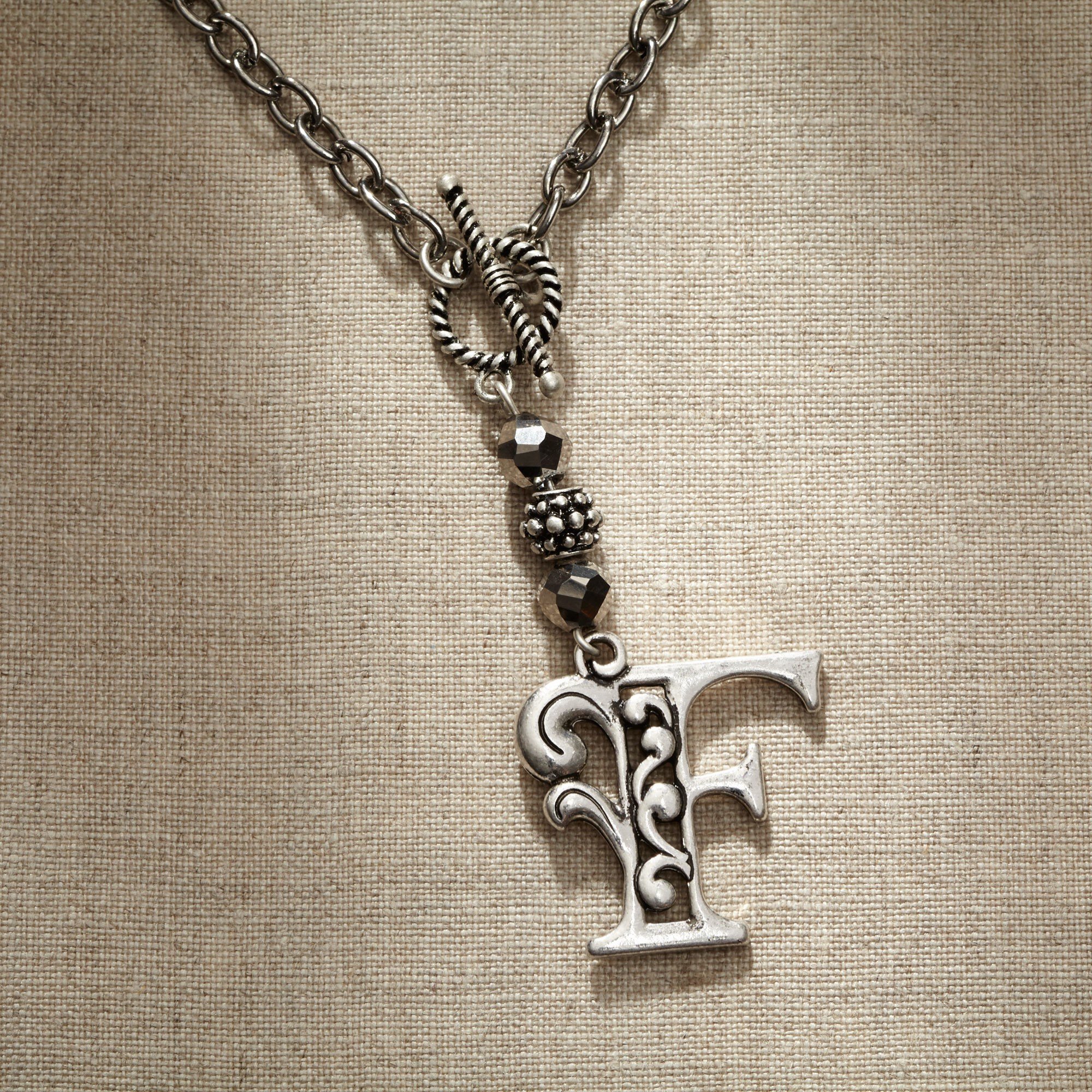 Amazon.co.jp: Jim Shore モノグラム F文字ネックレス (4047965