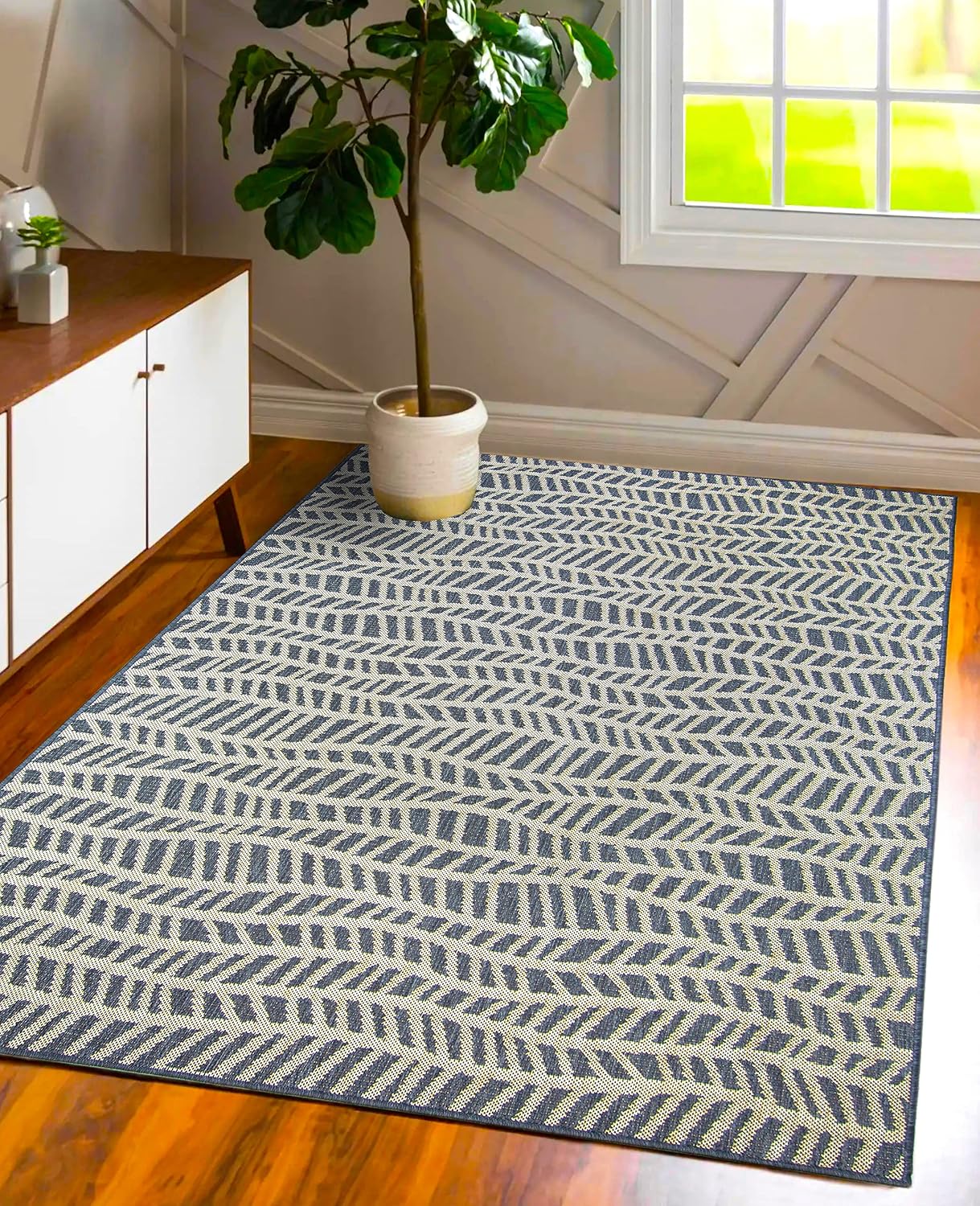 Indoor Outdoor geo Wave Rug (8'x10', Black)