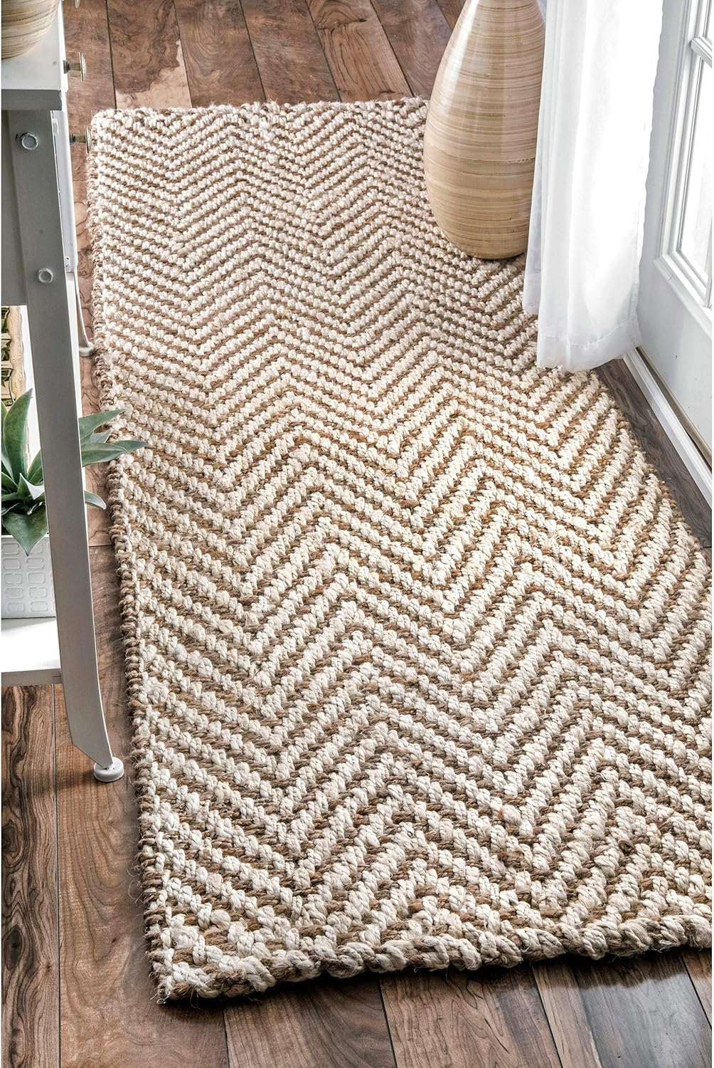 nuLOOM Vania Chevron Jute Runner Rug, 2' 6" x 8', Off-white, Rectangular 2'6" x 8' (Rectangular) Vania Off-white