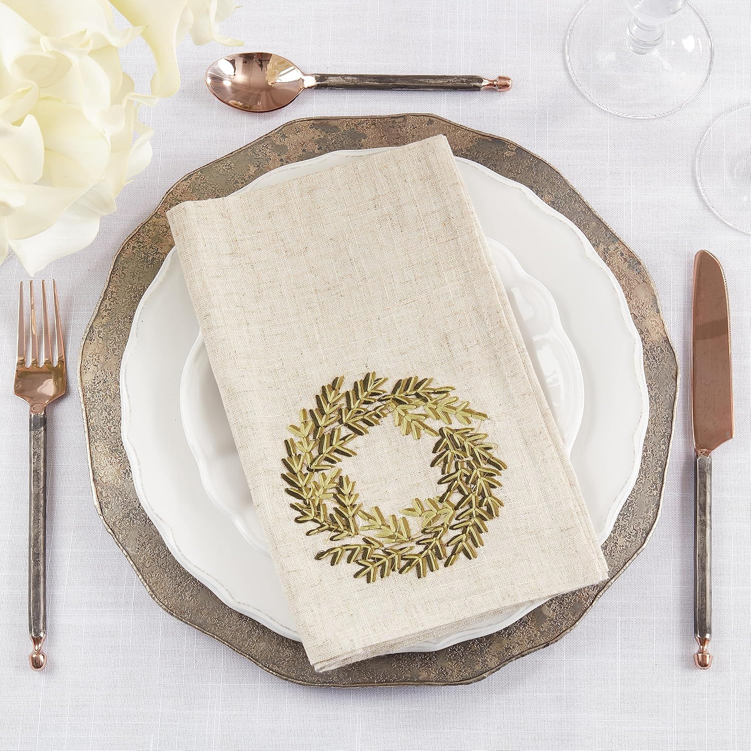 Festive Wreath Embroidered Napkin (Set of 4)