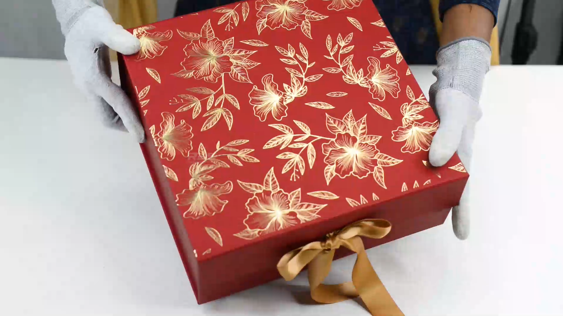 Watch How to setup and use this gift box on Amazon Live