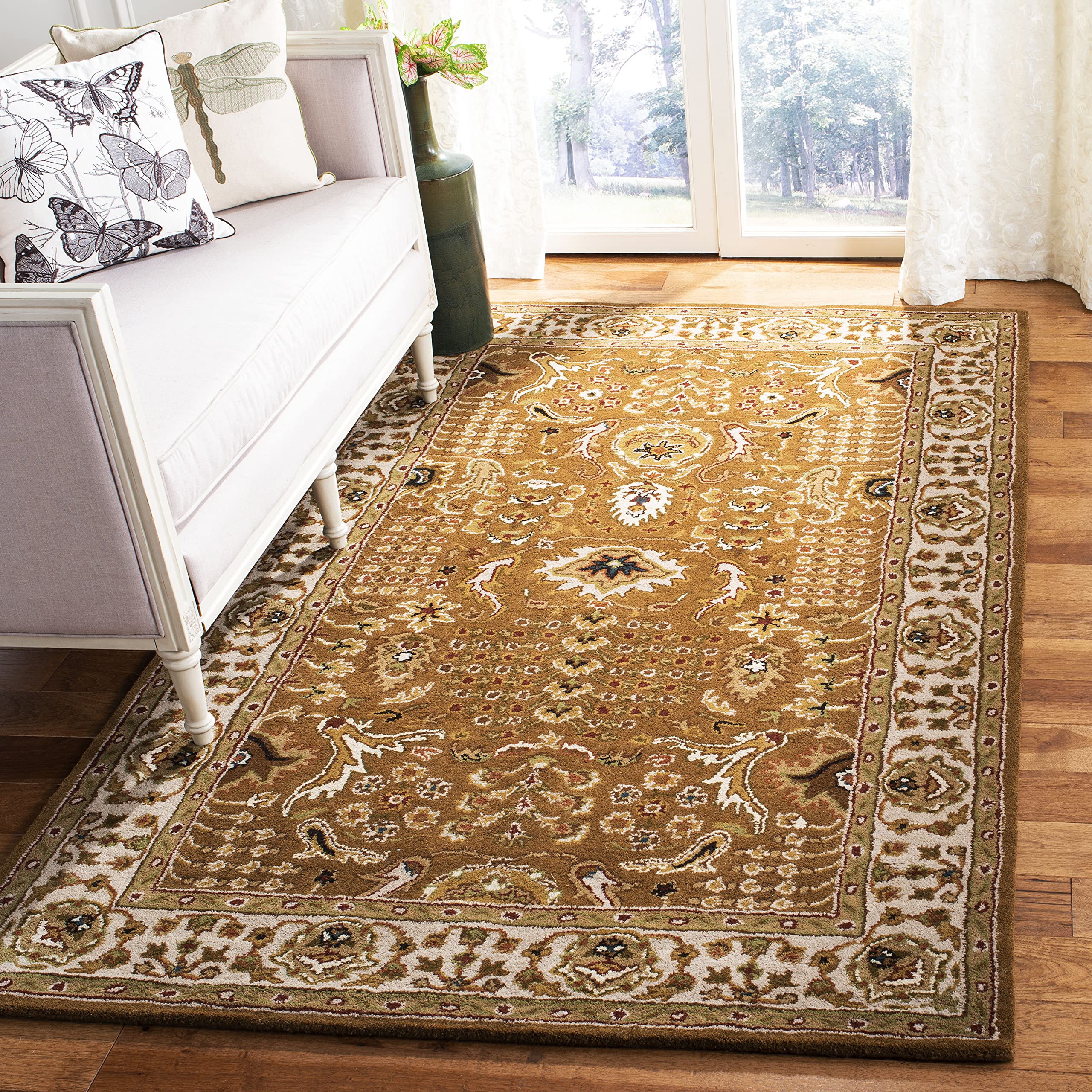 SAFAVIEH Classic Collection Area Rug - 5' x 8', Gold & Beige, Handmade Traditional Oriental Wool, Ideal for High Traffic Areas in Living Room, Bedroom (CL764A)