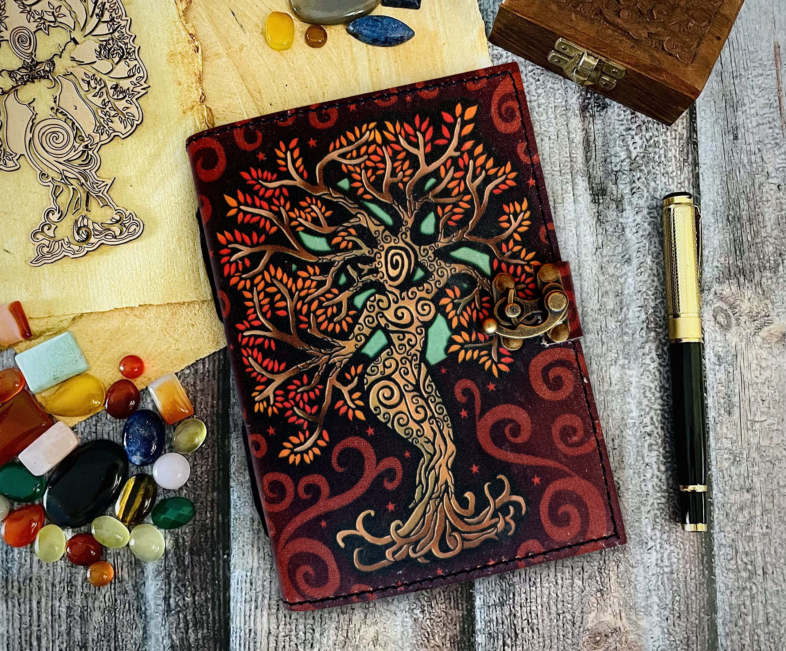 Al Hazza Handicrafts Leeres Zauberbuch der Schatten – Tagebuch mit Schlossverschluss – Hexereibedarf – handgefertigtes Vintage-Tagebuch aus Leder – geprägtes Gebet Heidnisch – Wicca-Notizbuch täglich