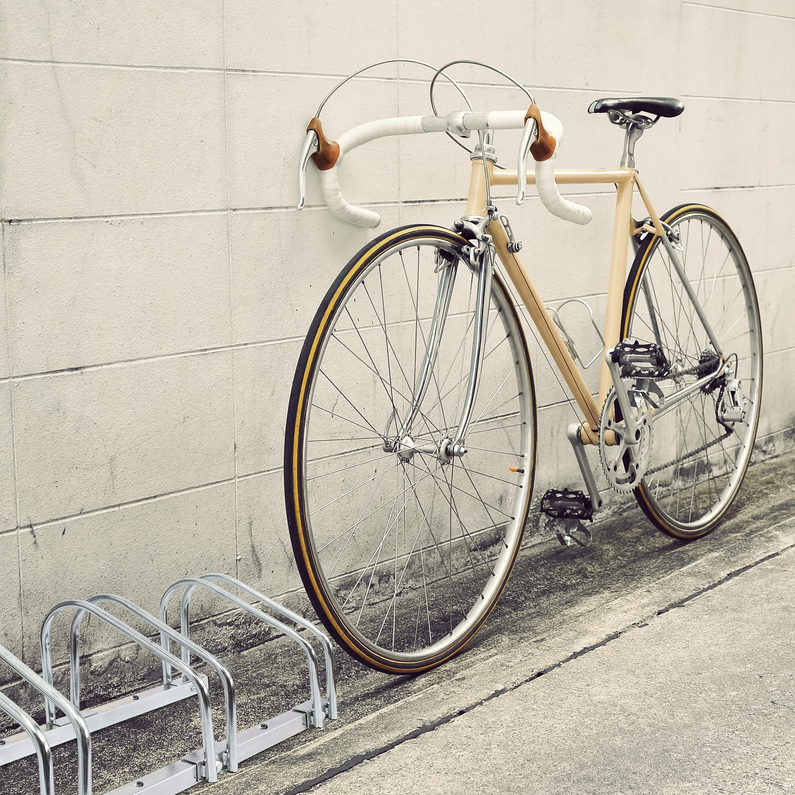 Relaxdays Stand Portabici per 3 Biciclette, Montaggio alla Parete e al Pavimento, Misure HxLxP: 26 x 73 x 32 cm, Argento
