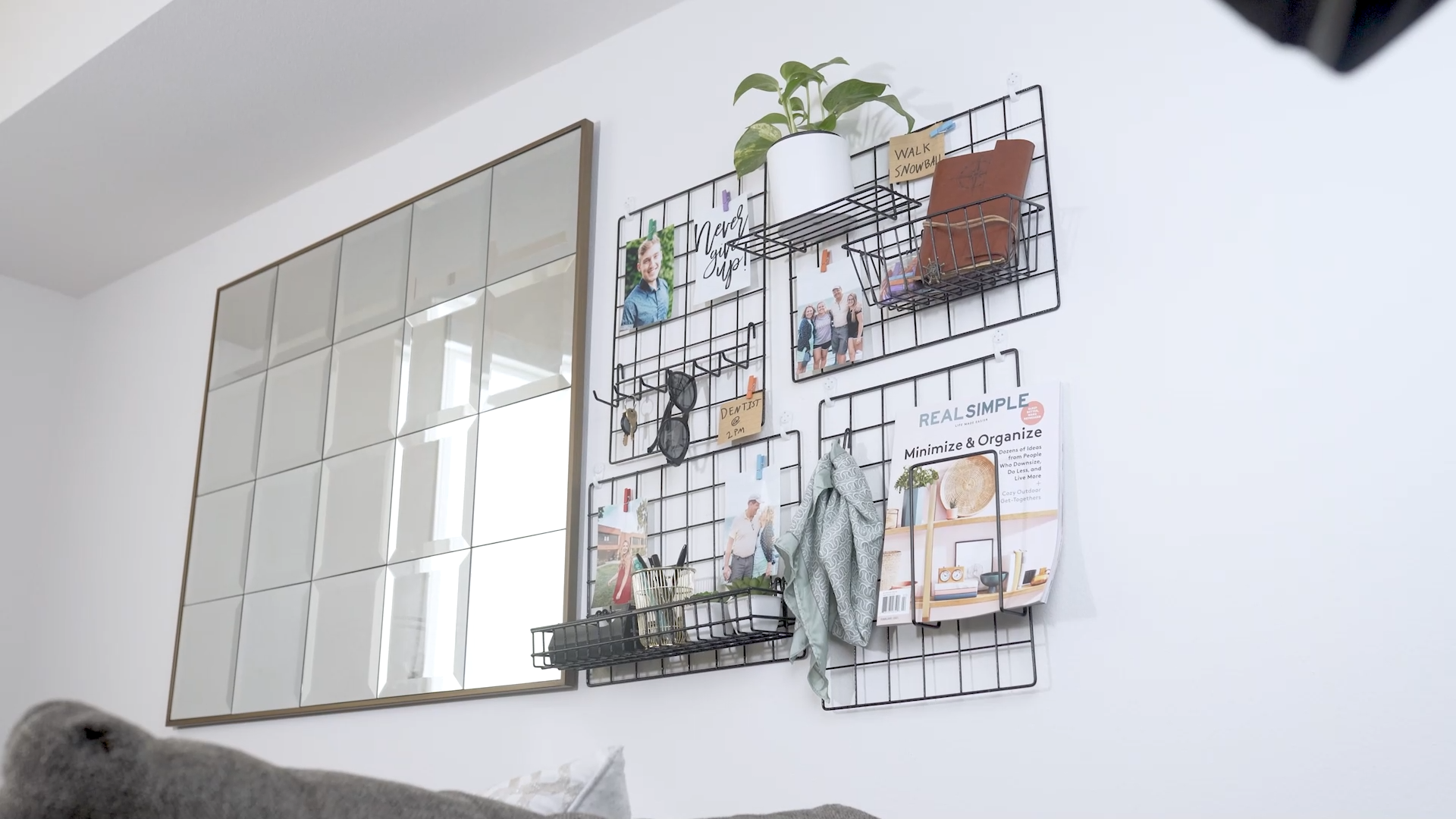 Griglia Foto Da Parete ODOXIA - Bacheca Metallica Con Tasca Rete, Portafoto E Mollette, 40x30cm - Foto 2