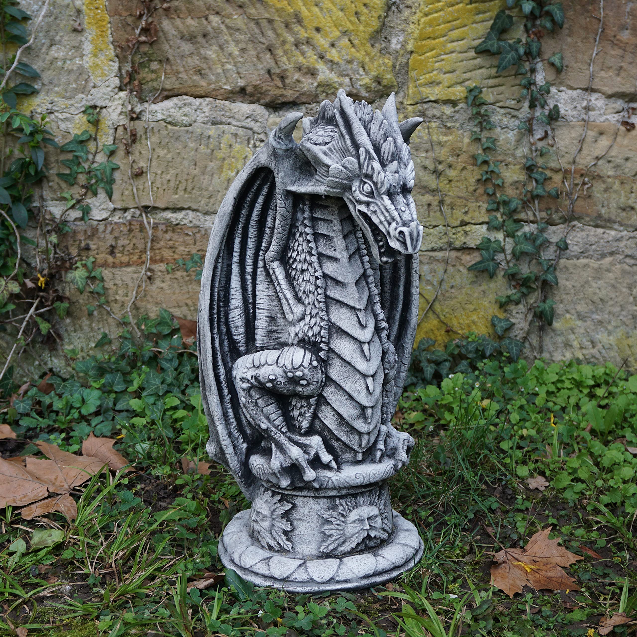 gartendekoparadies.de Alien auf Sockel, Steinfigur, H. 51 cm, 21 kg, Grau, frostsicher aus Steinguss für Außenbereich