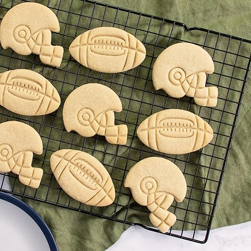 Miniatura 6 de Juego de 2 cortadores de galletas de fútbol americano (diseños casco y fútbol), 2 piezas - Bakerlogy