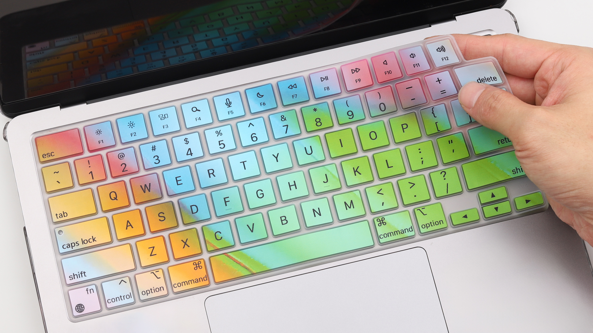 MacBook Pro 15インチ Illustrator　photoshop付 フォトショップやイラストレーターに最適なスペックのMacを調べてみた