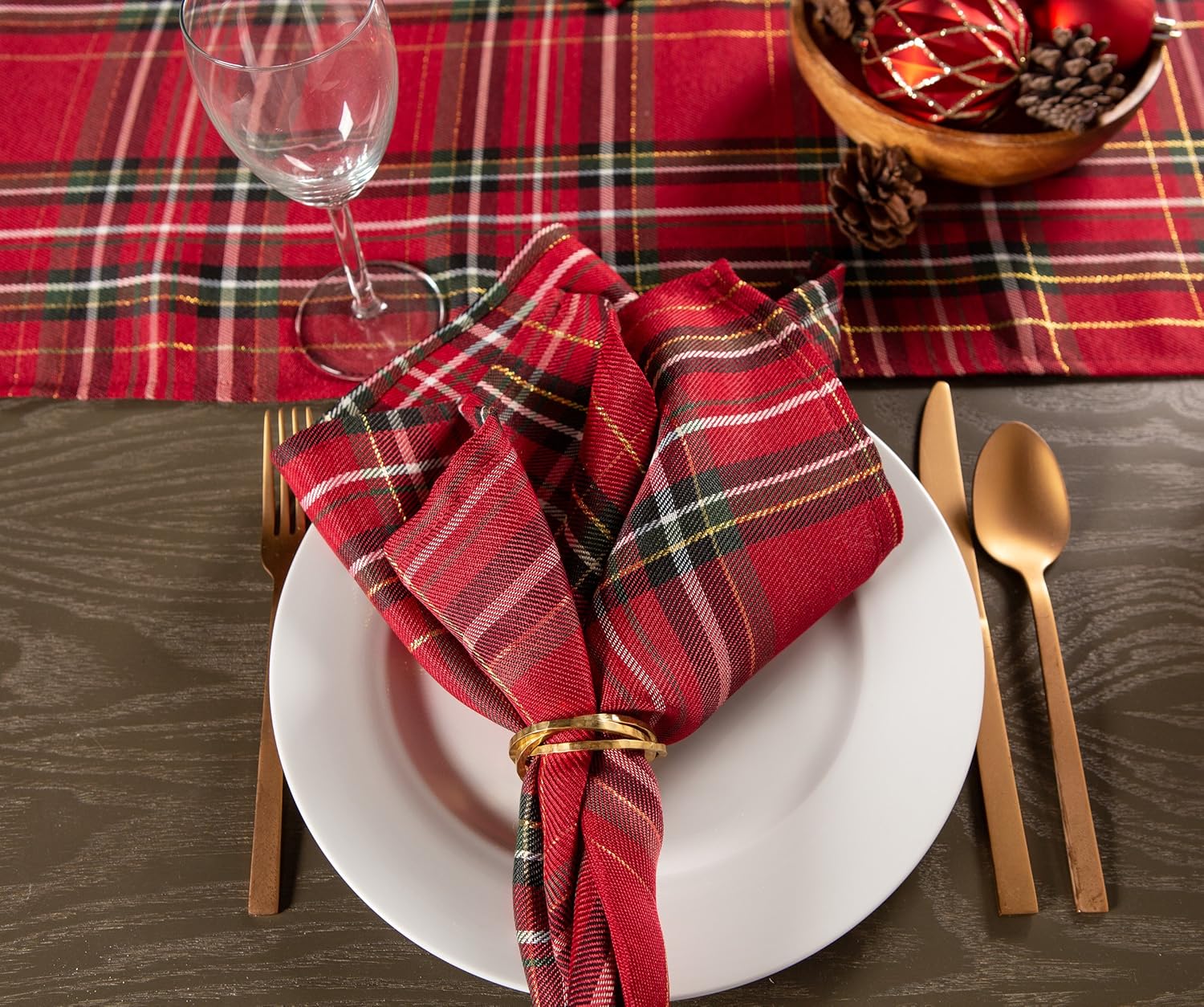 70% оƒƒ Dіѕсоunt DII Holiday Metallic Plaid Kitchen Tabletop Collection, 14x108, Red
