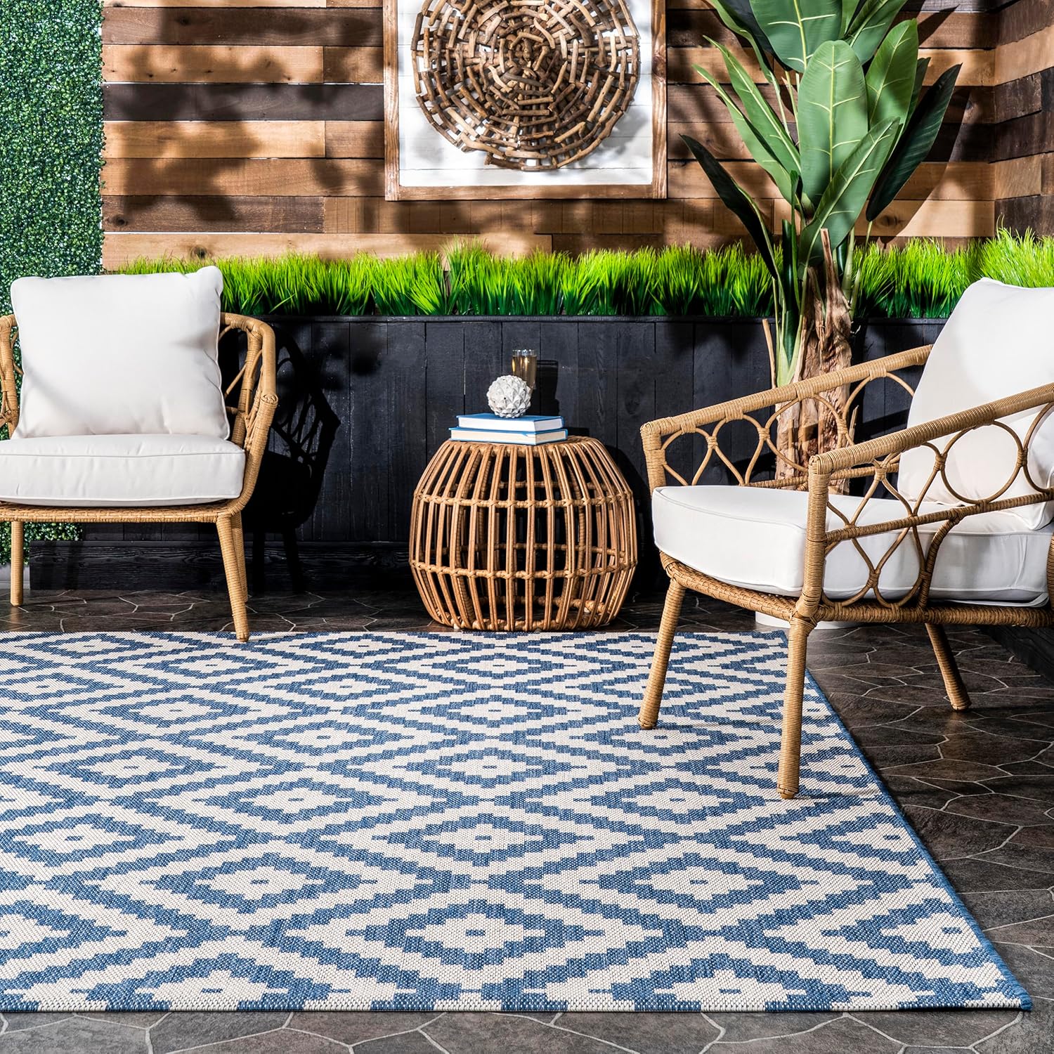 Beige Geometric Diamond Trellis 5'3" x 7'6" Synthetic Area Rug