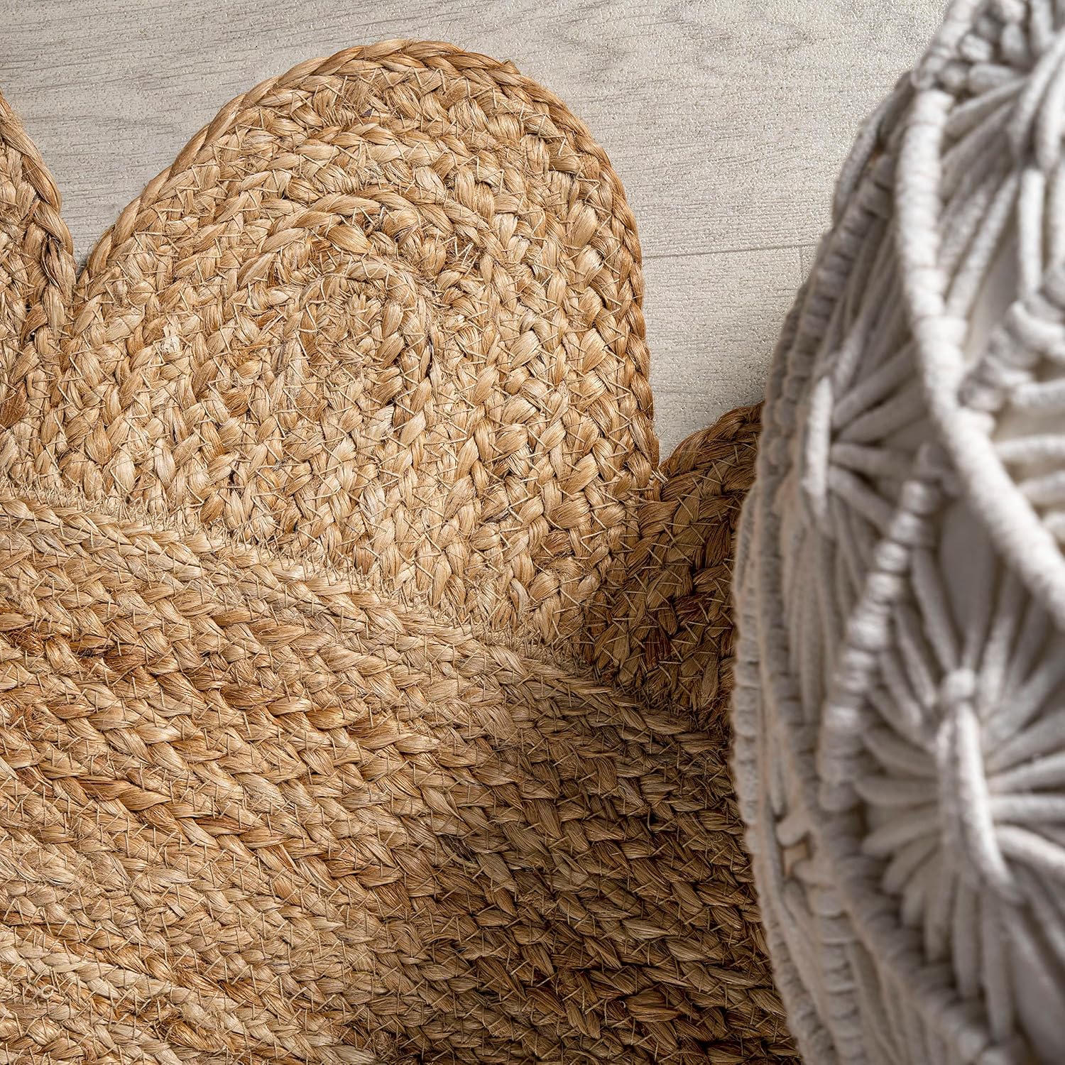 JONATHAN Y Petal Jute Scalloped Circle Natural 5' Round Indoor Area Rug, Cottage, Bohemian, Easy-Cleaning for Living Room, Bedroom, Kitchen, Pet Friendly, Non-Shedding (RNF112A-5R)