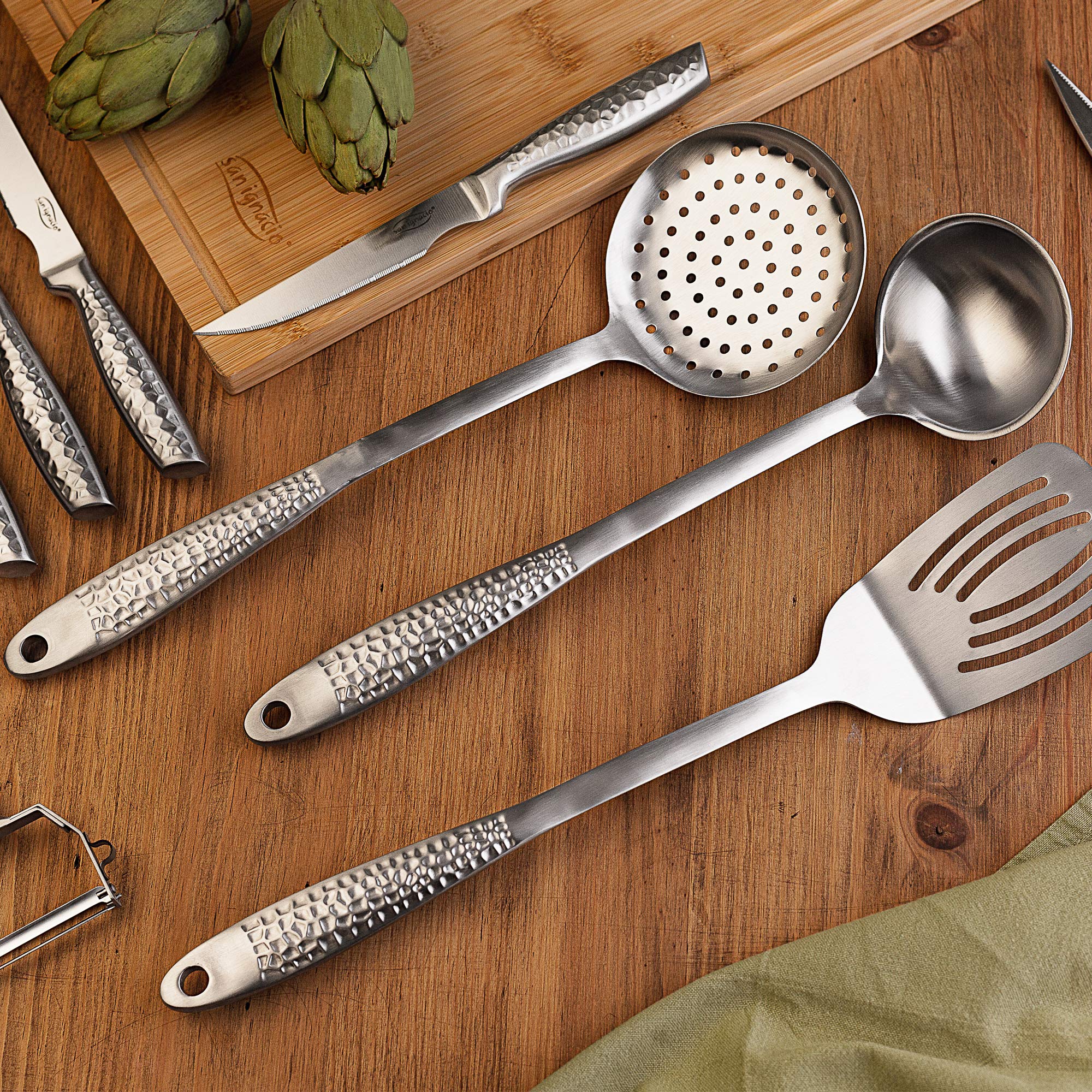 Batería 7 piezas Cazo sin tapa y Cacerolas de 16 cm (1.5L); 18 cm (2.0L) y 20 cm (3.0L) de diametro, acero inoxidable, inducción + Utensilios 3pcs, mangos decorados efecto martillado
