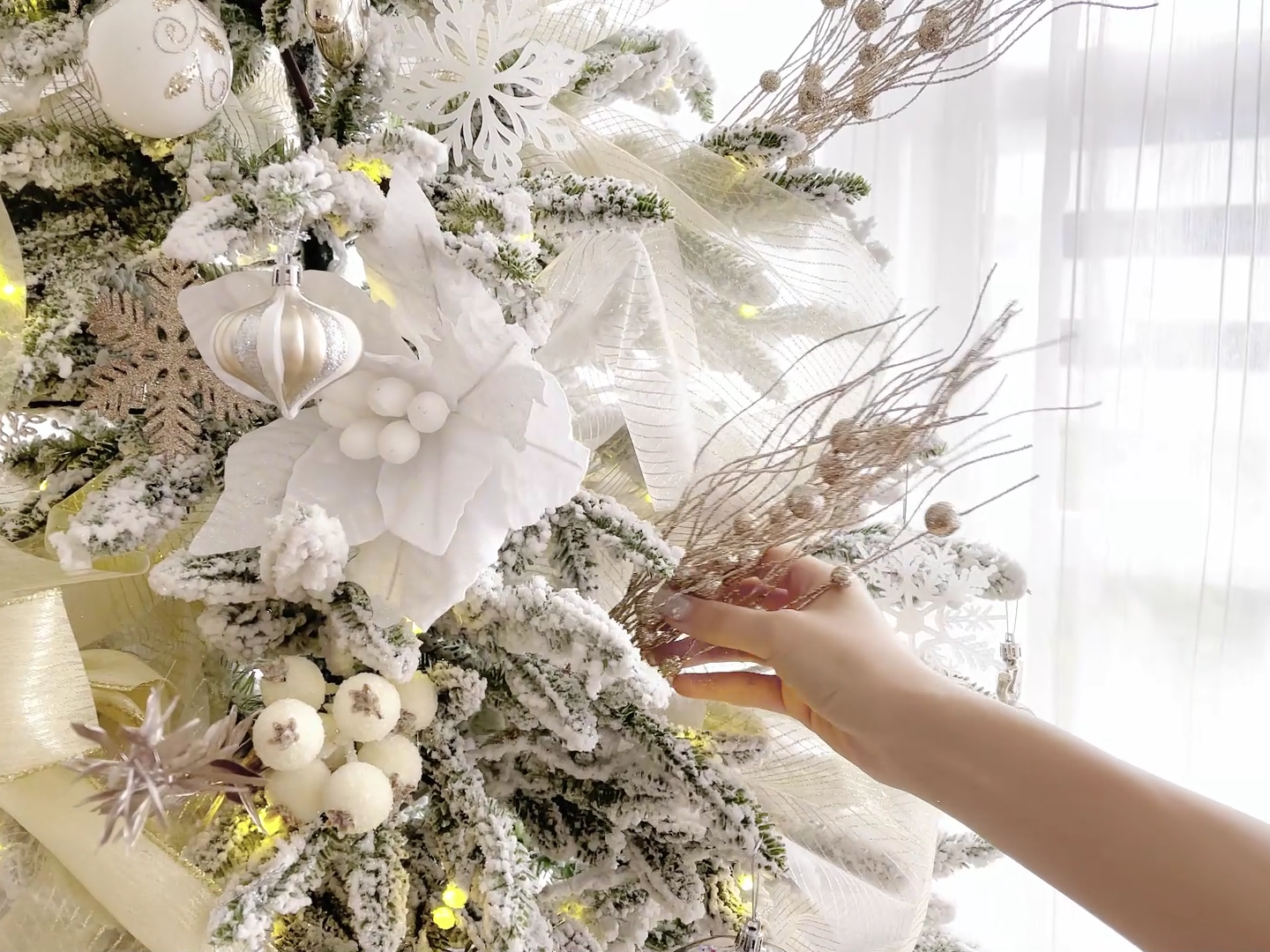 24 Rami Di Pino Artificiali Glitterati Sea Team – Lunghi 35,6 Cm – Bianco – Per Decorazioni Natalizie, Albero, Centrotavola, Matrimoni E Feste