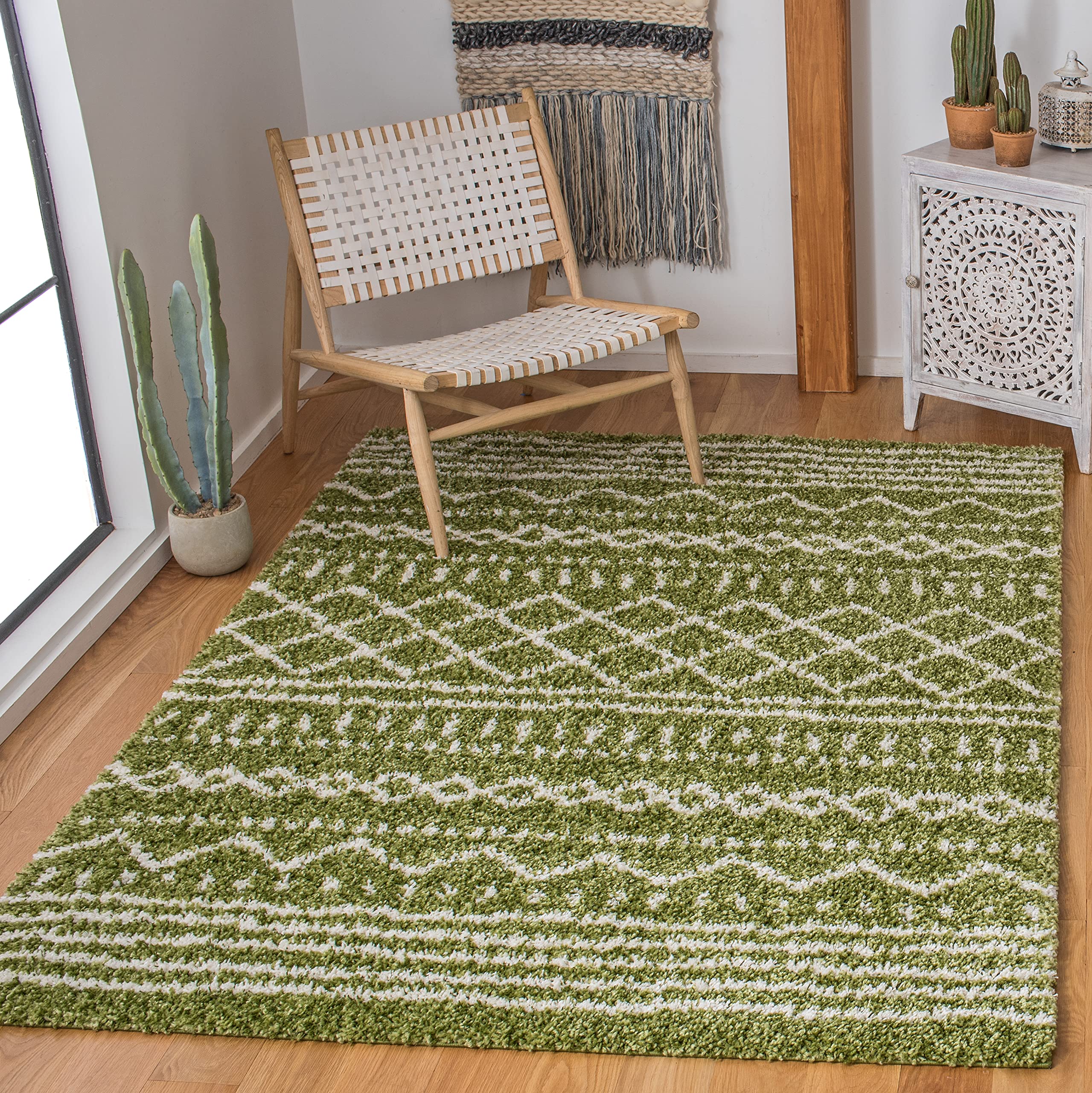 SAFAVIEH Arizona Shag Collection Area Rug - 6'7" x 9'2", Green & Ivory, Moroccan Boho Design, Non-Shedding & Easy to Clean, Ideal for Living Room,