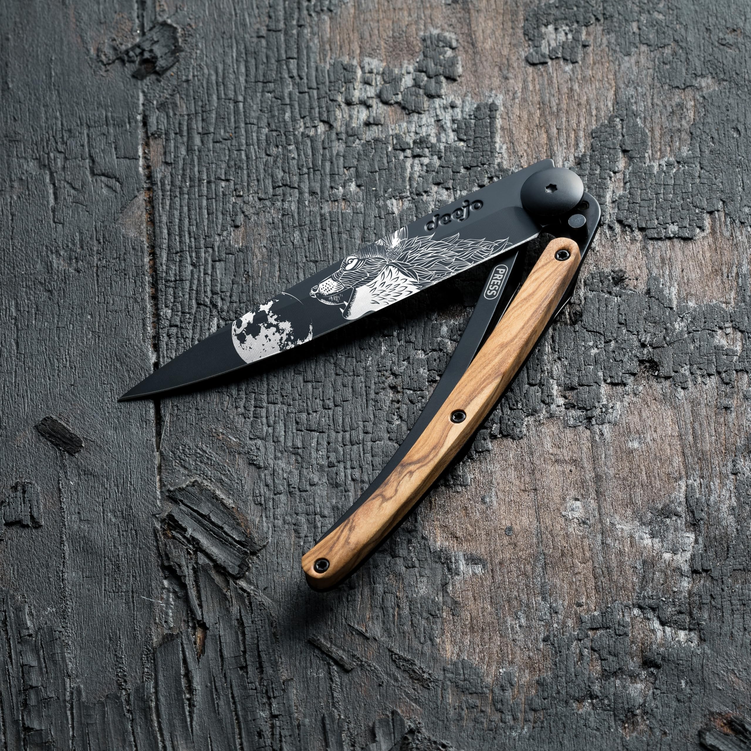 deejo - Couteau de Poche Pliant 37g avec Clip Ceinture - Manche en Bois d’Olivier, Lame en Acier Inoxydable Z40C13 - Motif Hurlement - Couteau de Table, Randonnée, Camping, Bivouac