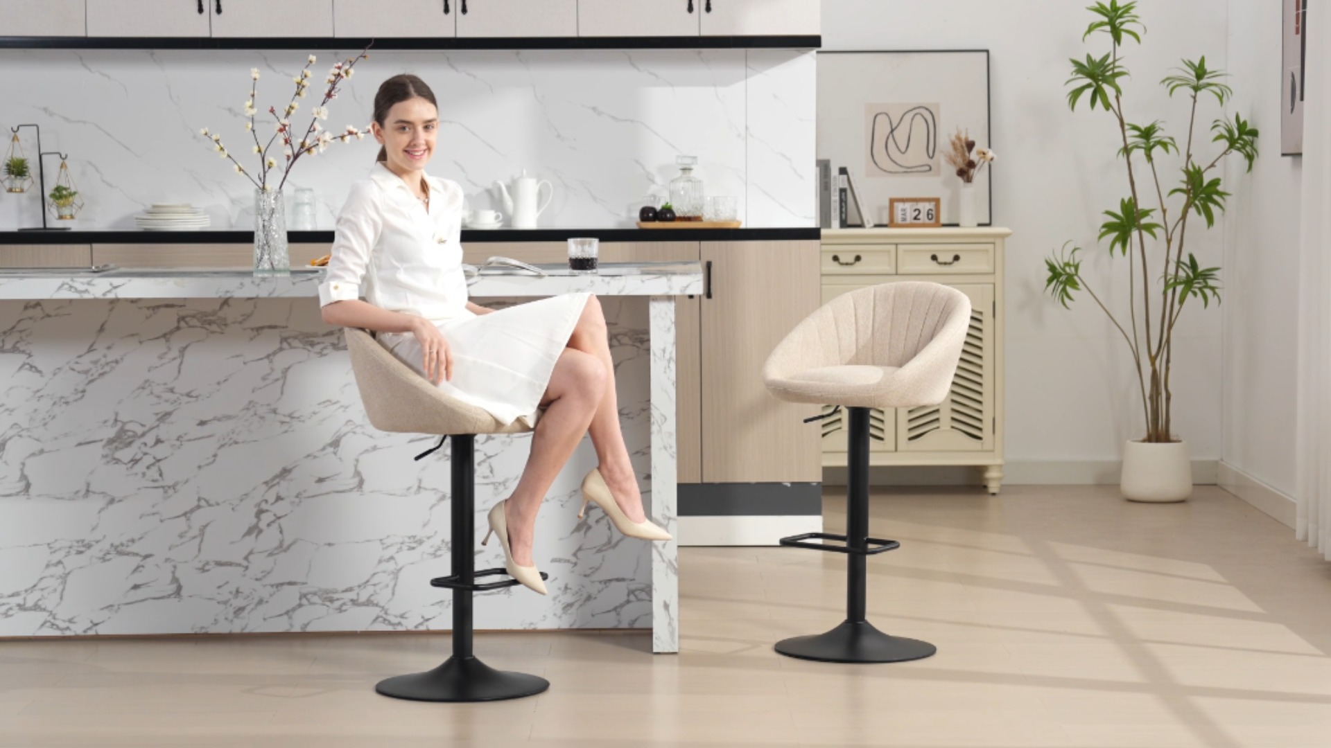 Butacos giratorios ajustables de barra, juego de 2, estilo moderno, con respaldo, altura del asiento ajustable de 25 a 33 pulgadas, color beige, tapizado en terciopelo miniatura 7