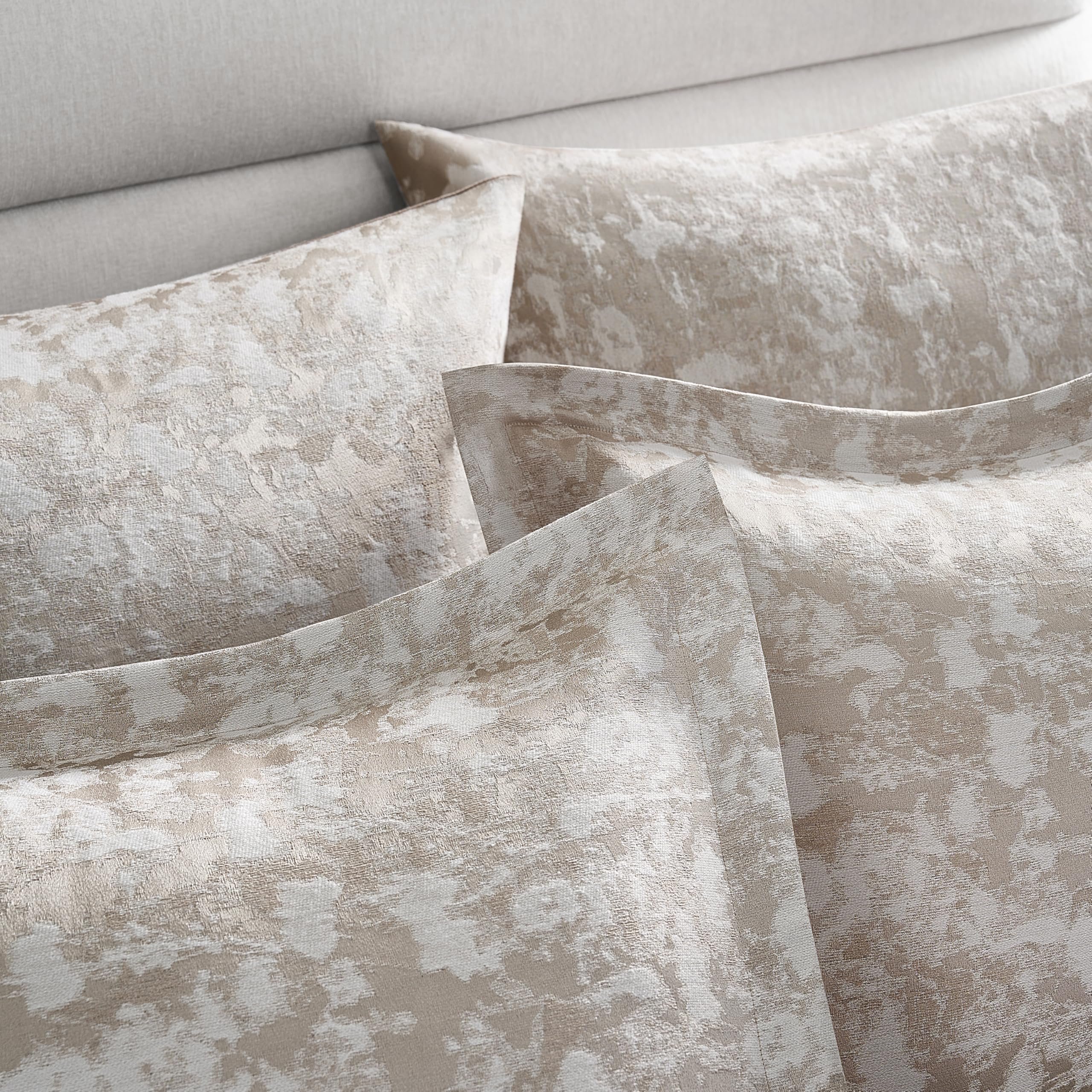 Amazon.com: Z Gallerie Nimbus Bedding Set - Queen Duvet Cover + 2