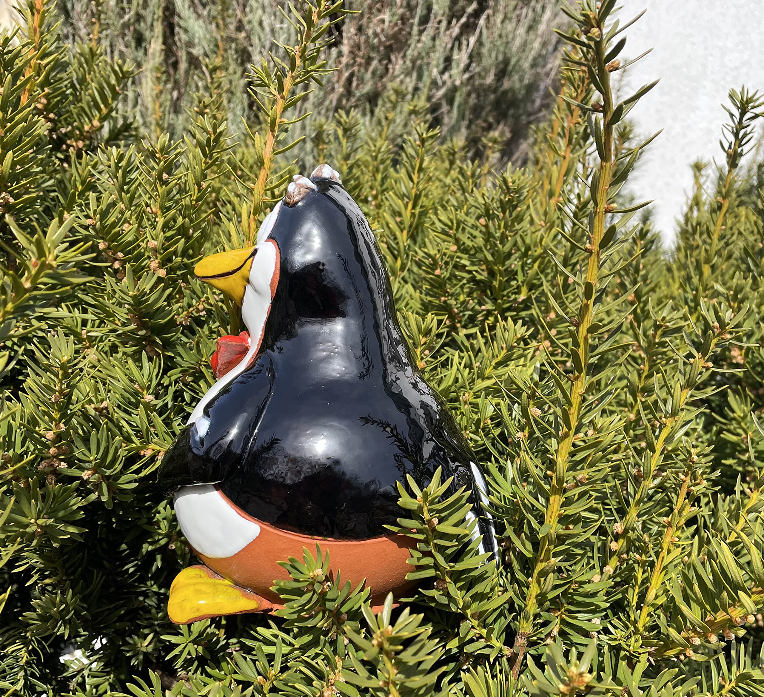 Ceramiczna dekoracja ogrodowa Happy Penguin
