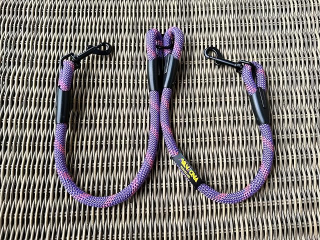 Foto 4 de 7 de Acoplador de Correa Doble para Dos Perros. Violeta con Rosa, 55 cm