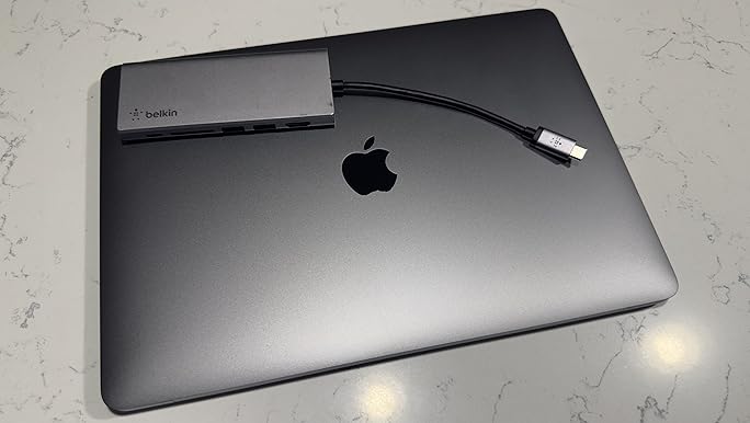 【横田】M1 MacBook Pro 8GB 256GB 13-inch Amazon.com: 2020 Apple MacBook Pro with Apple M1 Chip (13