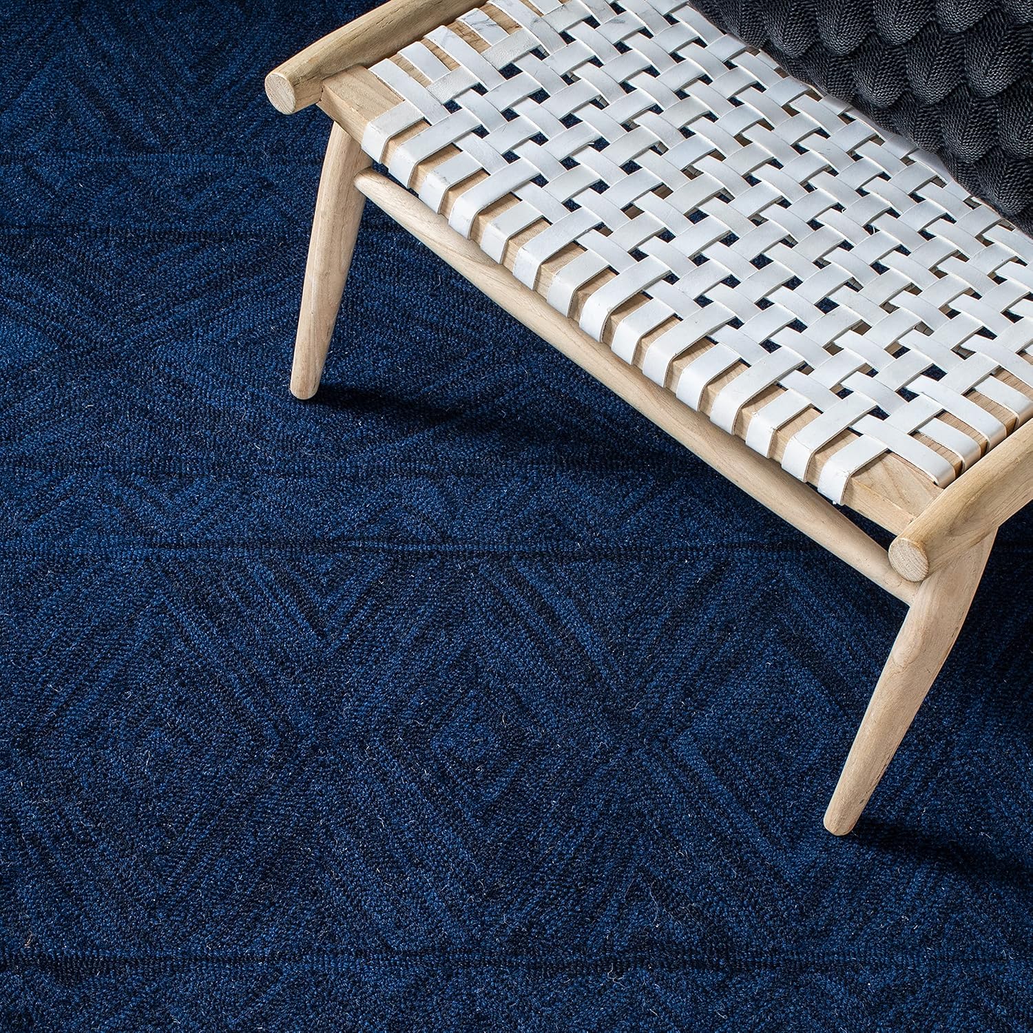 SAFAVIEH Metro Collection Runner Rug - 2'3" x 9', Blue, Handmade Wool, Ideal for High Traffic Areas in Living Room, Bedroom (MET125M)