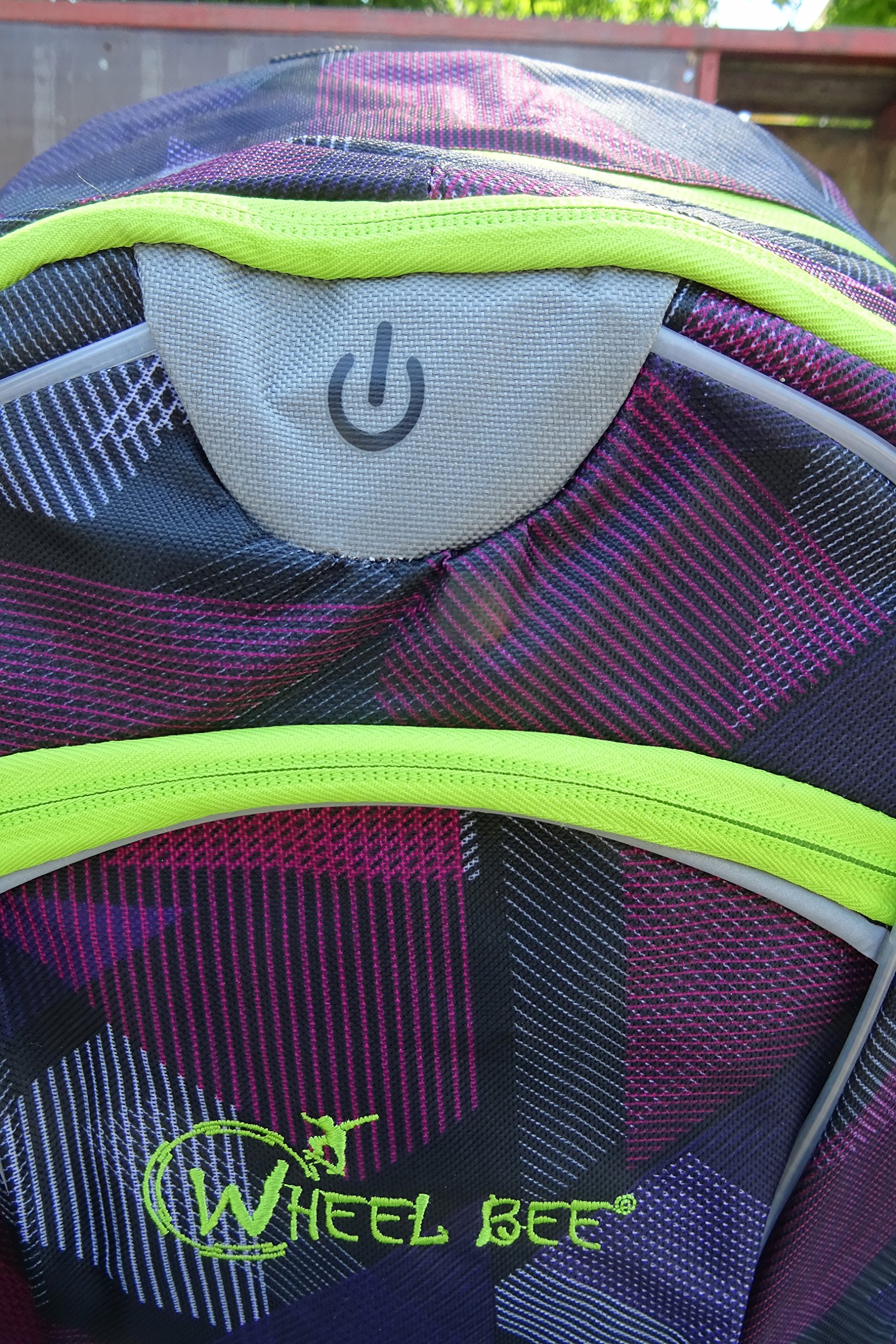 Wheel-Bee Rucksack mit integriertem LED Licht (grün) und Reflektorstreifen, Sichtbarkeit bei Dunkelheit, 30 Liter