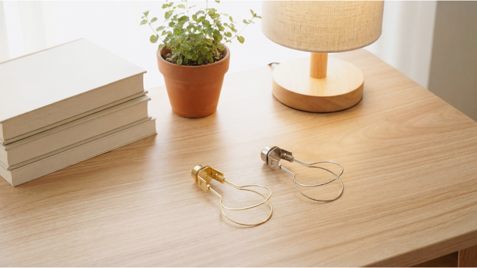 Honoson Bulb Lamp Shade Light Bulb Clip Adapter Includes Finial