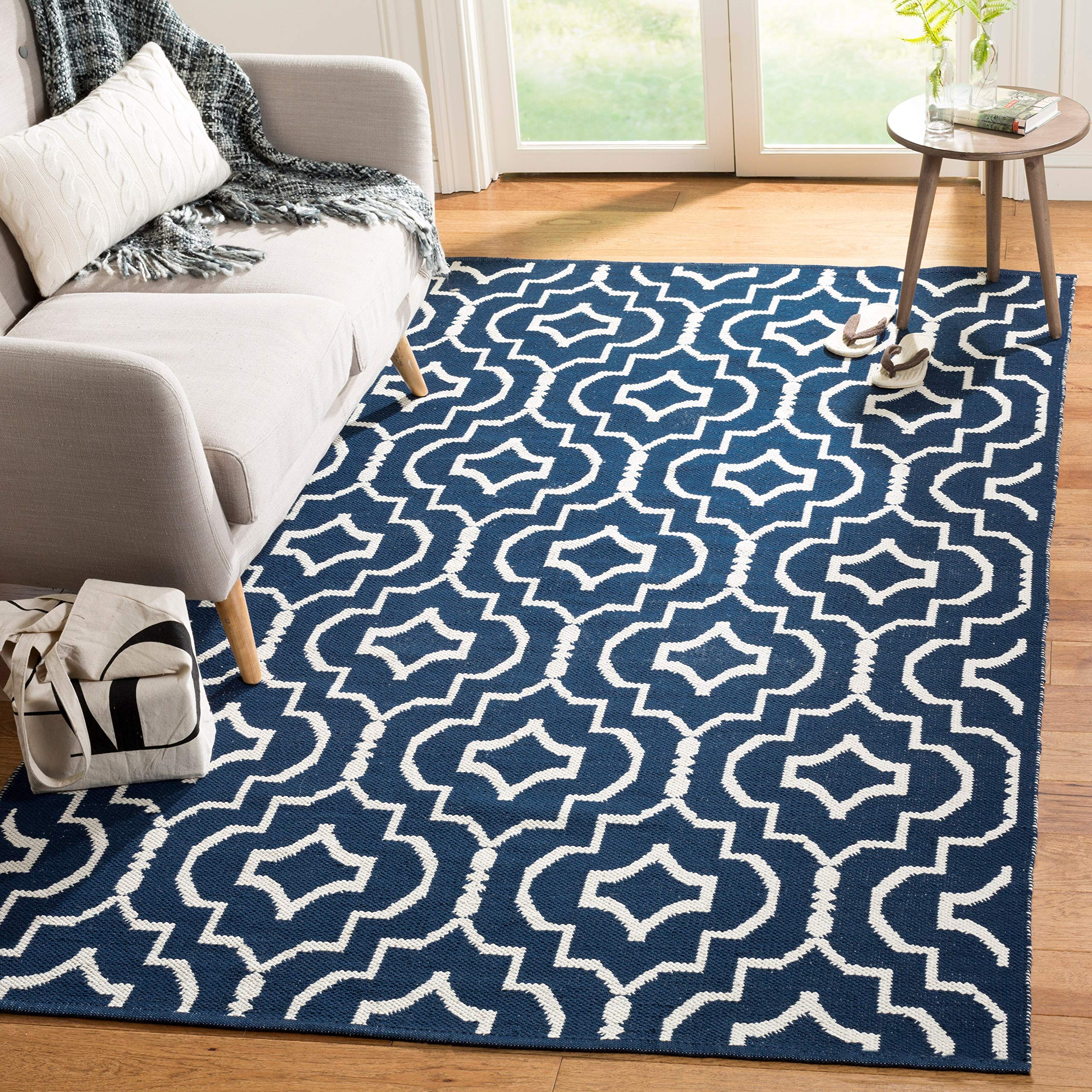 SAFAVIEH Montauk Collection Area Rug - 8' x 10', Navy & Ivory, Handmade Cotton, Ideal for High Traffic Areas in Living Room, Bedroom (MTK722H)