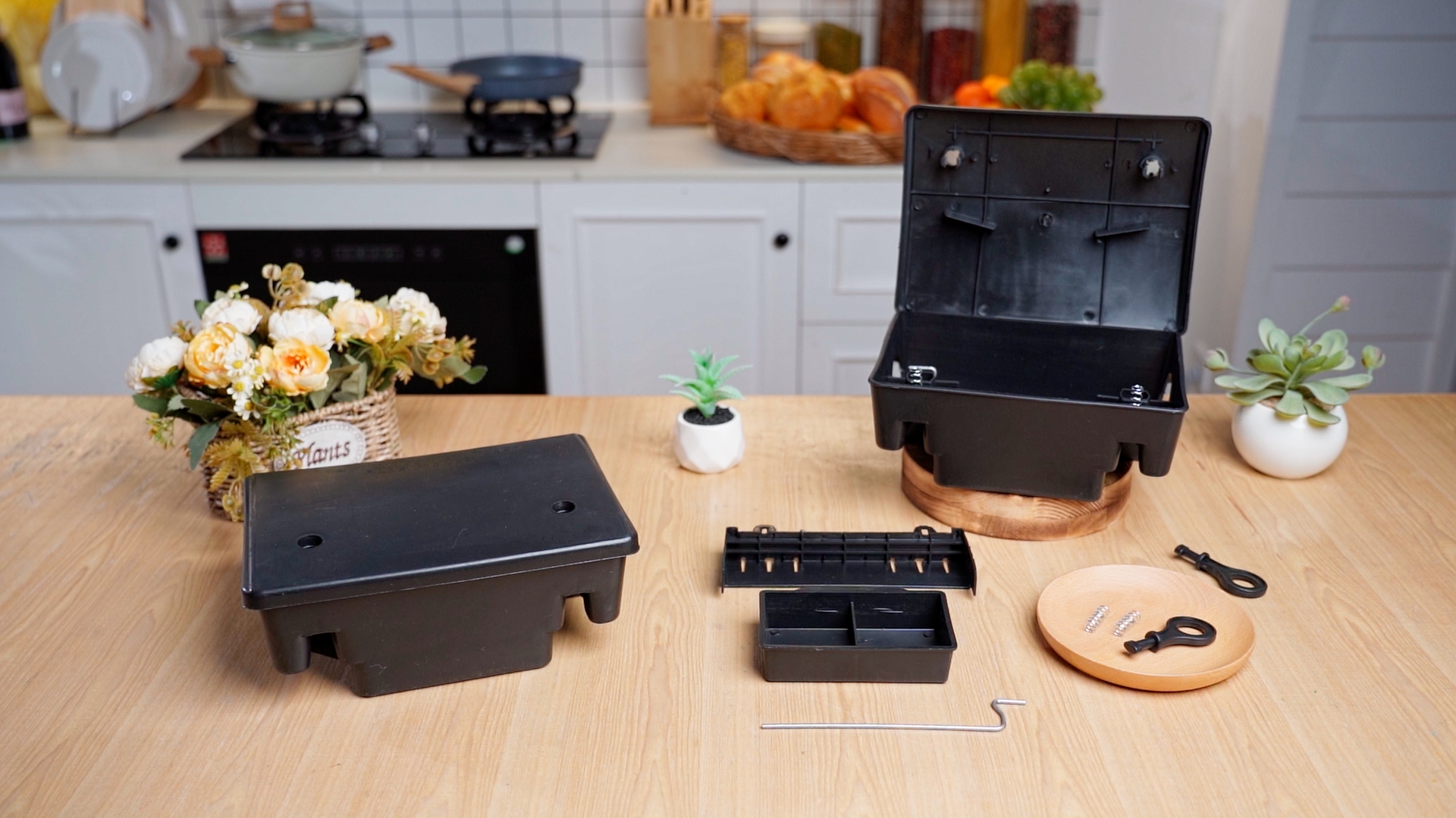 Amazon.com: Qualirey 6 Pack Rat Station with Key, 9.8 x 7.5 x 3.9