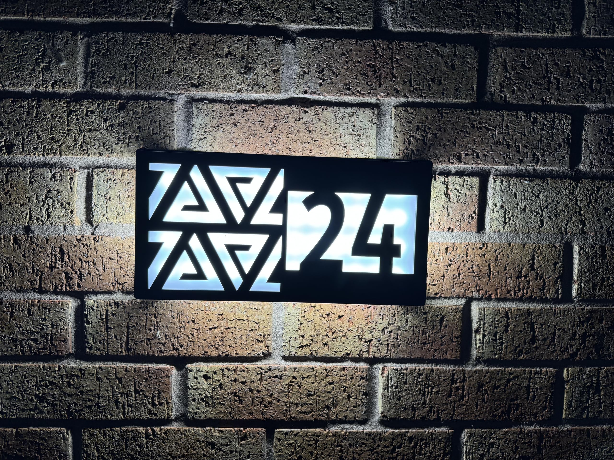 One of a kind design UK Personalised LED Illuminated House Sign with 85 LEDs, Laser Cut Modern Hardwired Wall Light with Address Display - Auto ON/OFF Water-Resistant 305x155 MM (Black, TML-30X15)