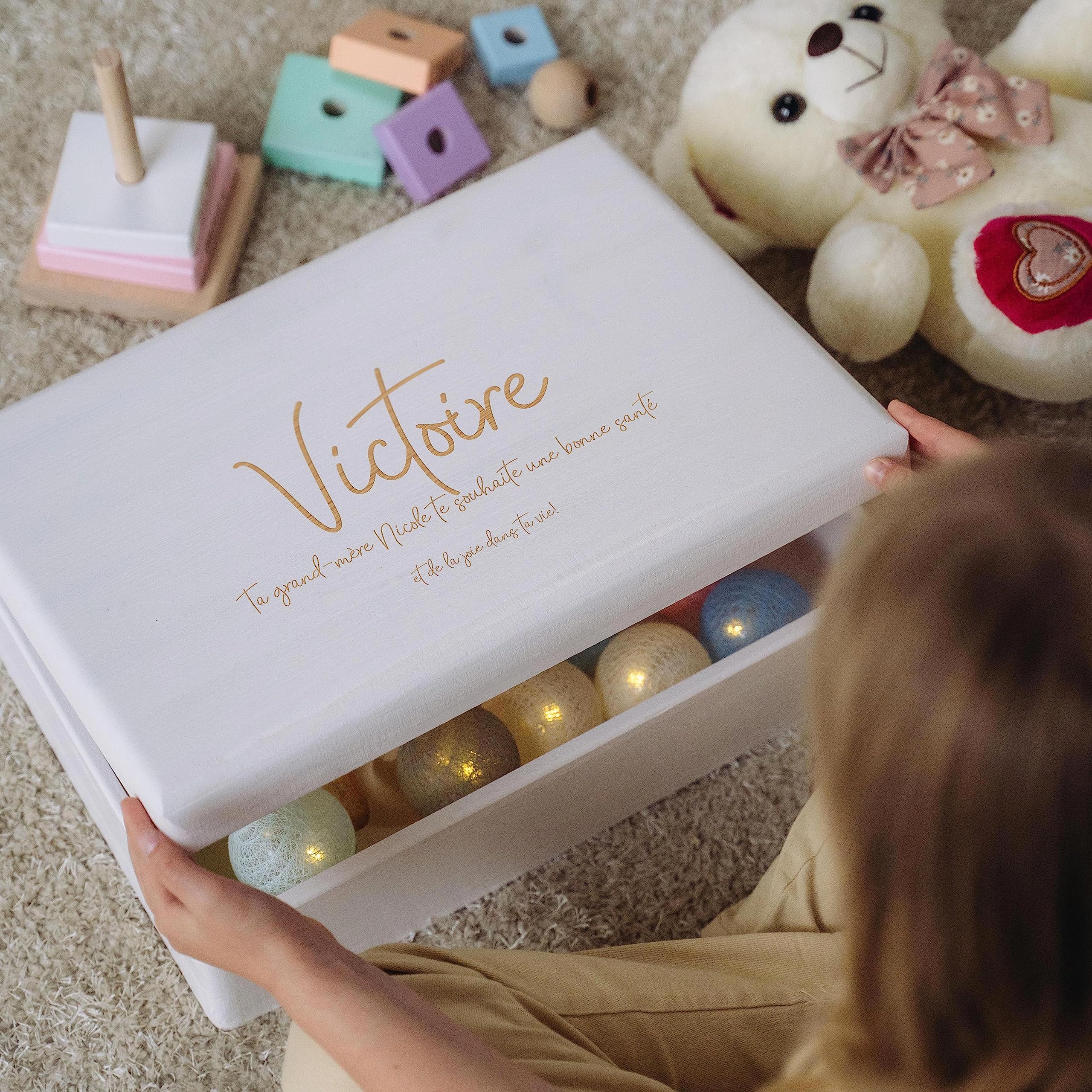 LAUBLUST Boîte à souvenirs bébé personnalisée - Cadeau de naissance avec gravure souhaitée | Tailles S, M, L, XL - Boîte à souvenirs pour filles & garçons | Boîte en bois naturel ou blanc, FSC®