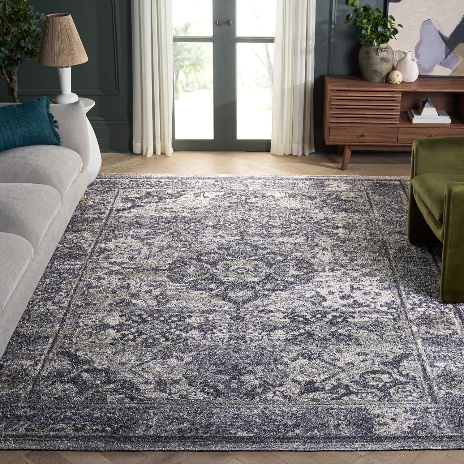 SAFAVIEH Area Rug 8x10 - Classic Vintage Collection - Large - Aqua & Blue, Handmade, Oriental Medallion Distressed, Ideal for Living Room, Bedroom, Office, Dining Space (CLV201J)