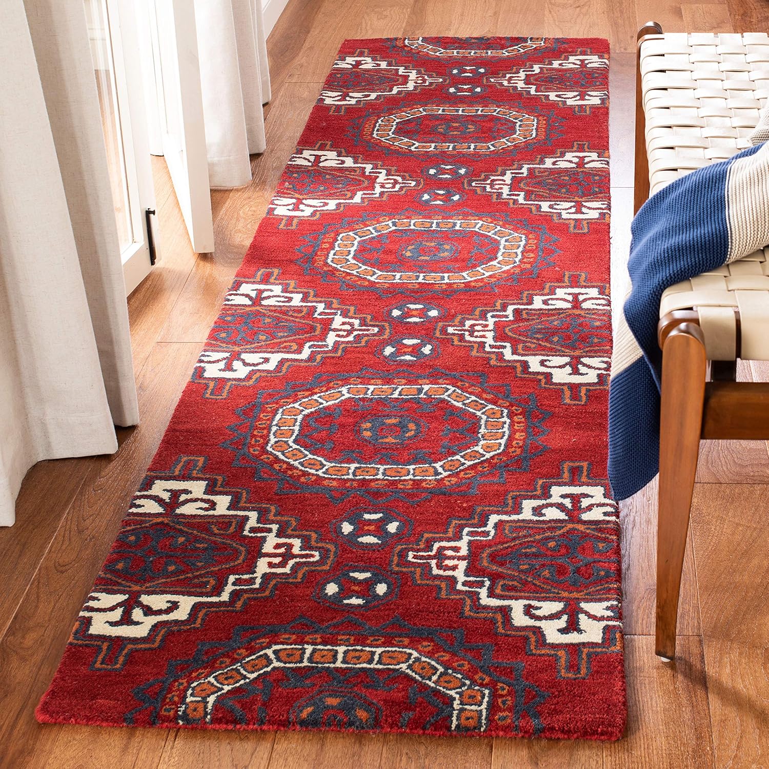 SAFAVIEH Wyndham Collection Runner Rug - 2'3" x 9', Red, Handmade Modern Wool, Ideal for High Traffic Areas in Living Room, Bedroom (WYD201A)