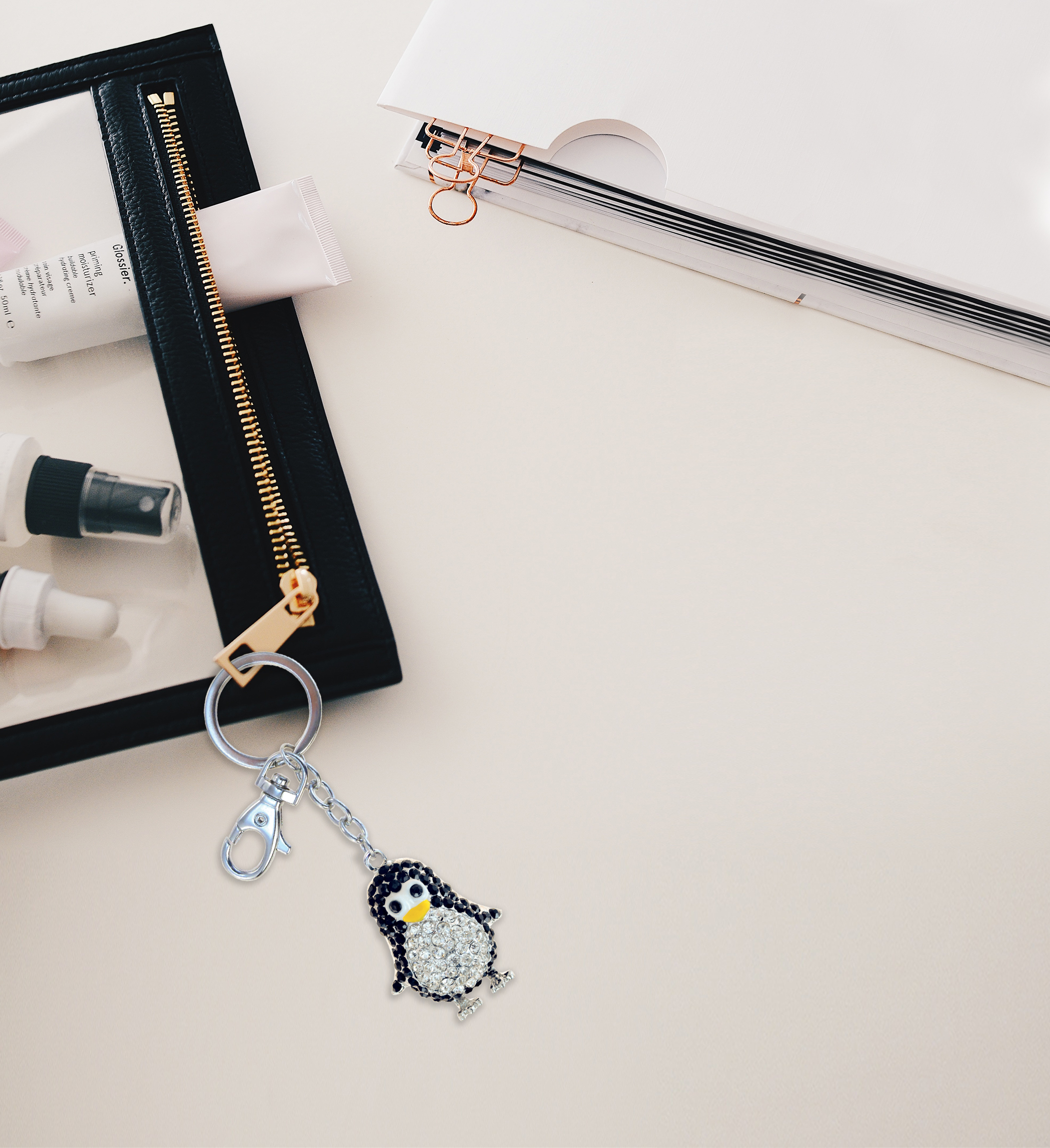 Aqua79 Cute Penguin Keychain - Silver 3D Sparkling Charm