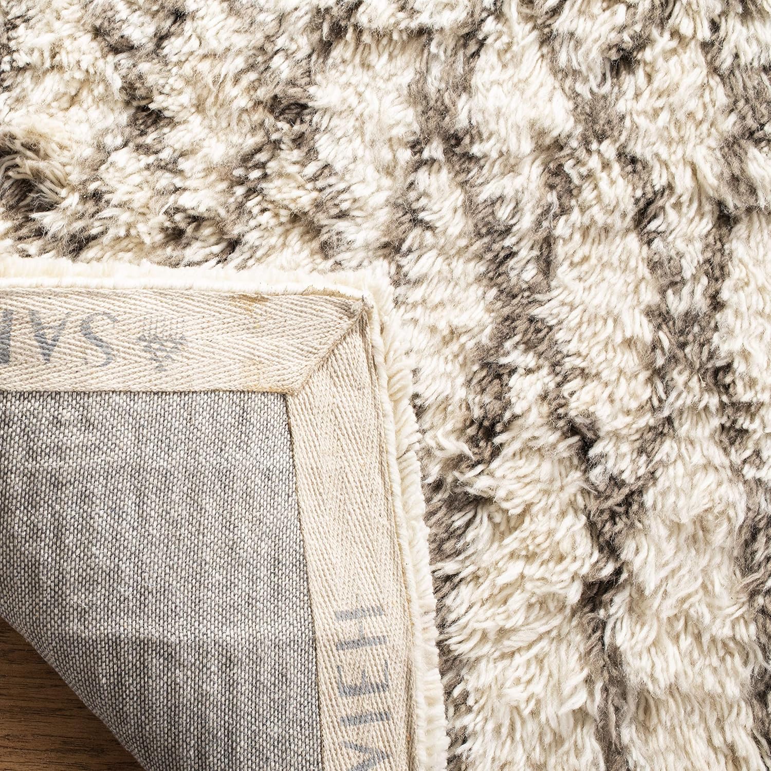 SAFAVIEH Casablanca Collection Runner Rug - 2'3" x 8', Ivory & Grey, Handmade Moroccan Boho New Zealand Wool, 1-inch Thick Ideal for High Traffic Areas in Living Room, Bedroom (CSB860A)