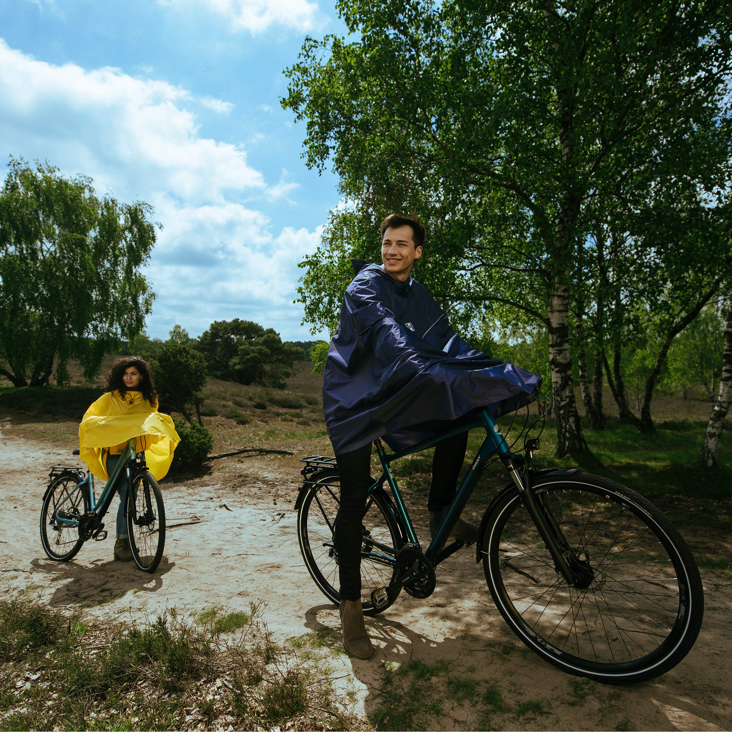 HOCK Poncho de lluvia para bicicleta 'Rain Light' con capucha y apertura lateral de los brazos, capa de lluvia extra ligera para hombre y mujer – Poncho de bicicleta 100,0% impermeable, incluye correa