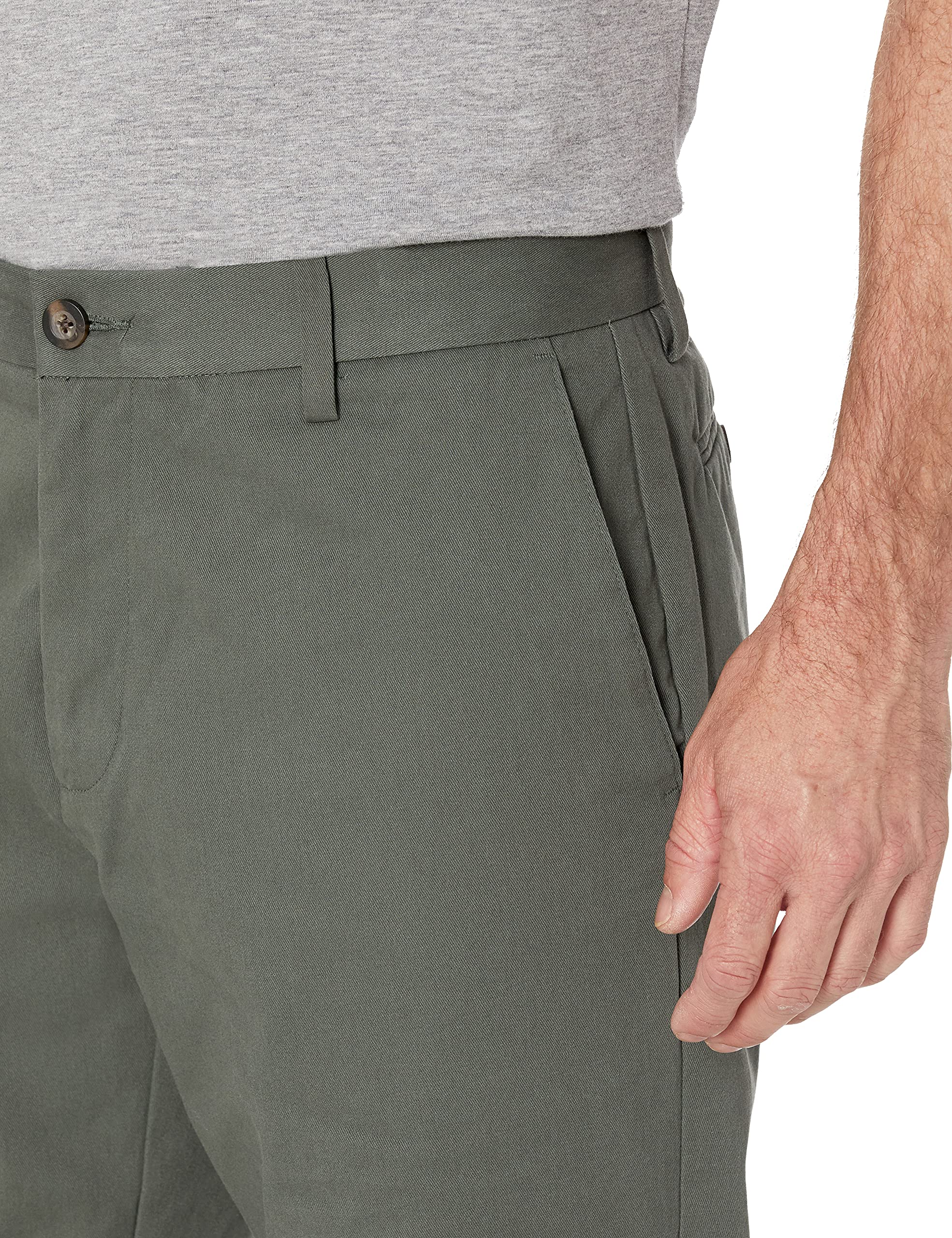 Amazon Essentials Pantaloni Chino Classici Piatti sul Davanti e Resistenti alle Pieghe (Disponibili nelle Taglie Big & Tall) Uomo