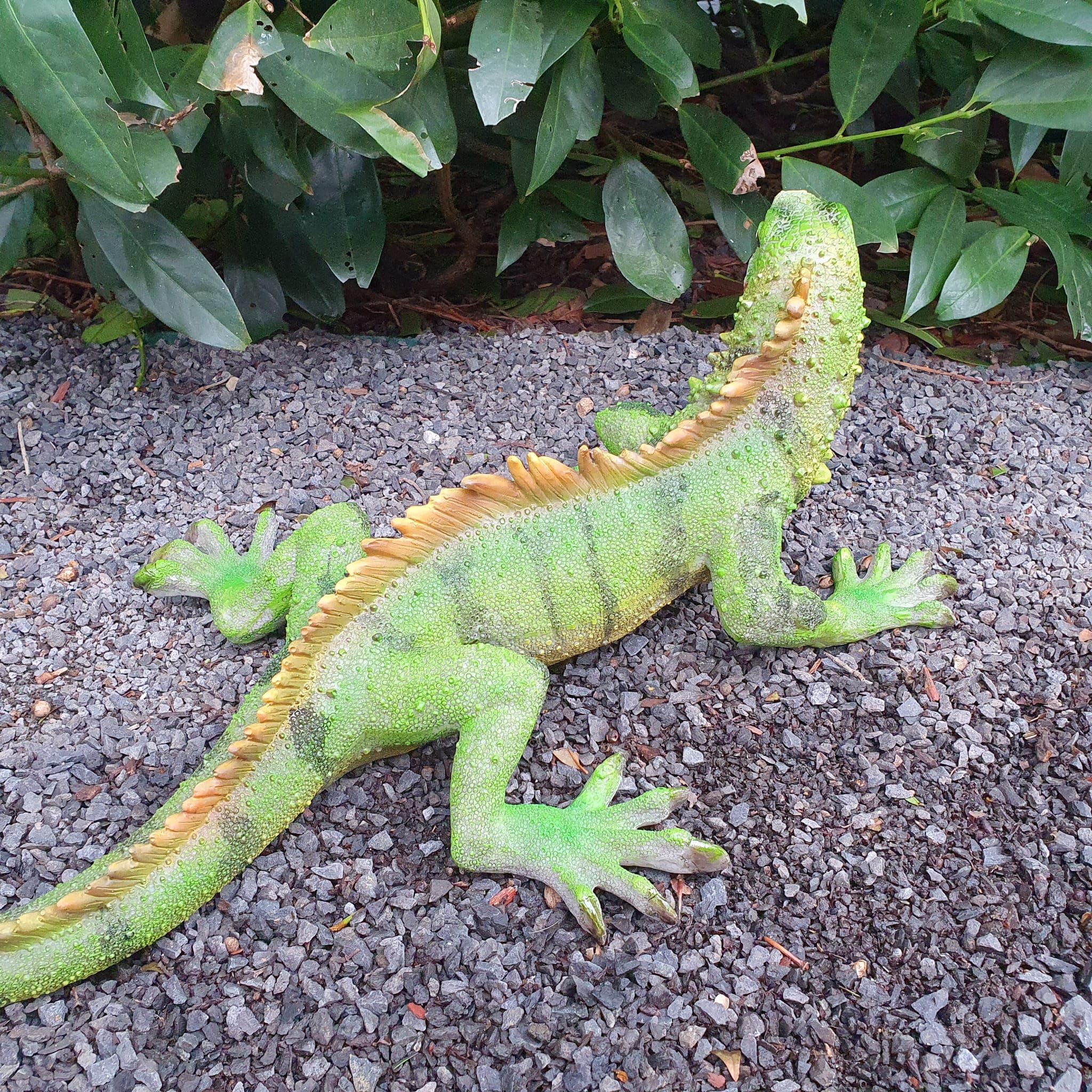 Gartenfigur Leguan 60 cm grün-braun flach breit – wetterfeste Leguanfigur Großformat gespreizt, Reptil Garten Deko Kunstharz