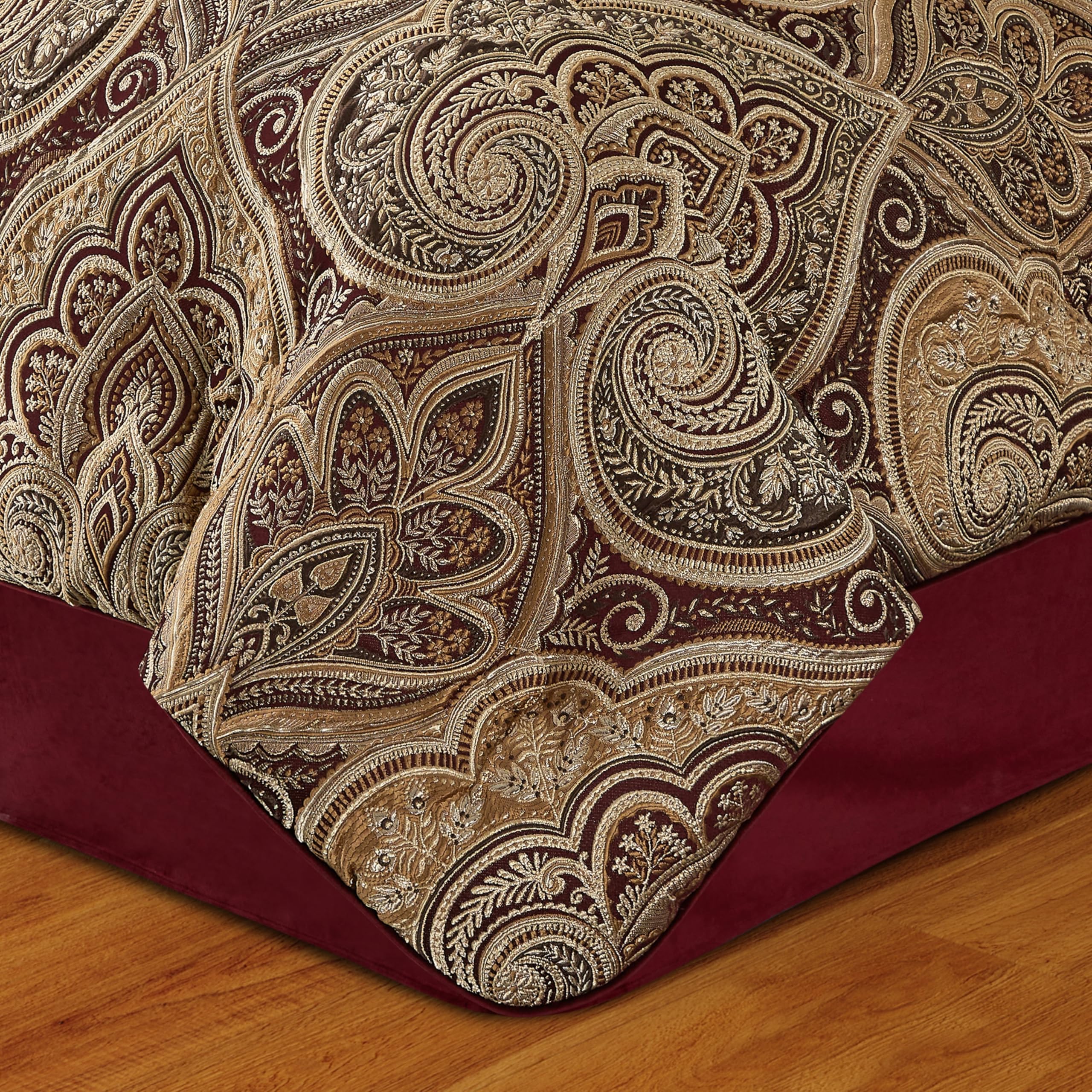 Condition photo showing New/Like New for j. queen new york bordeaux comforter set, crimson