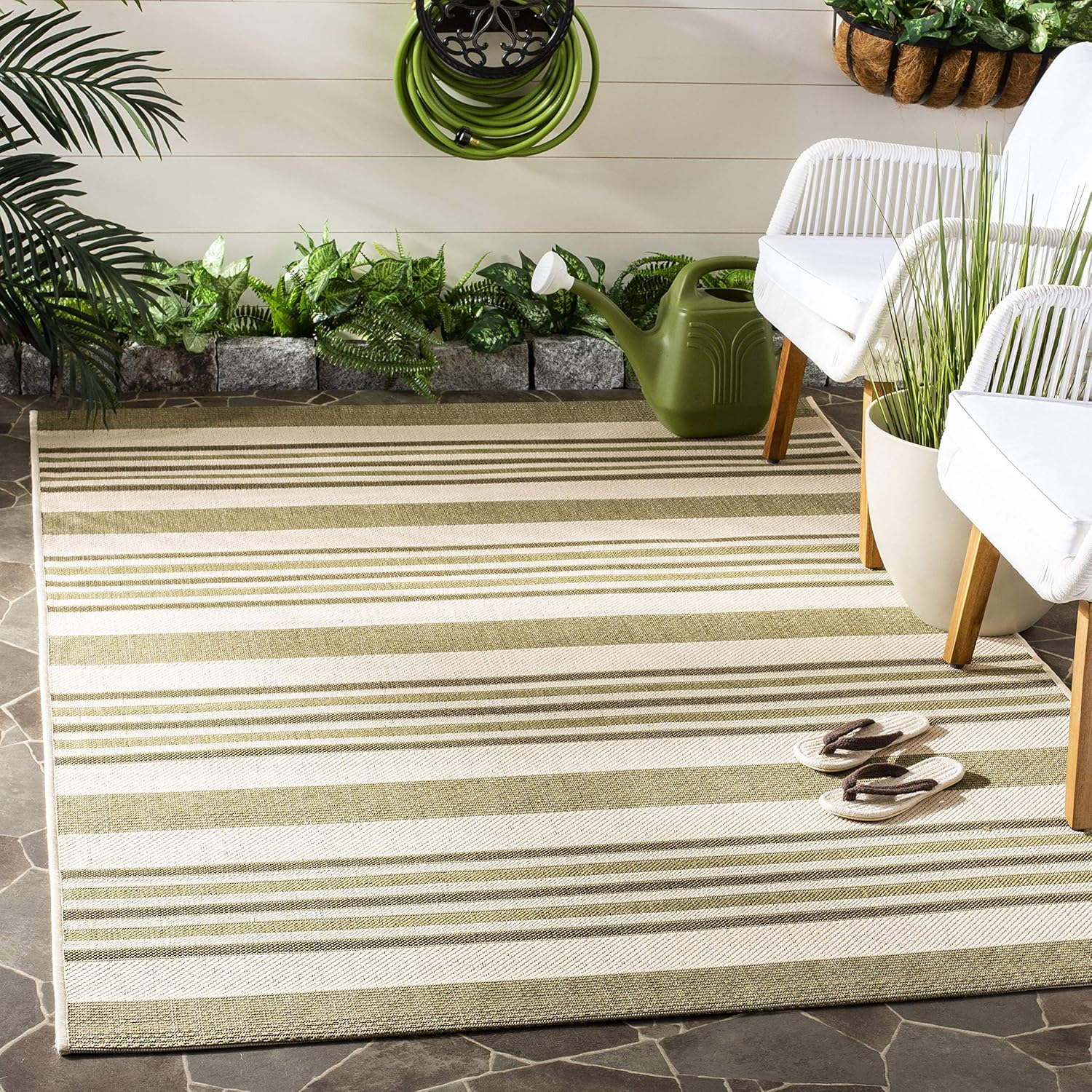 SAFAVIEH Carlyle Collection Area Rug - 5' x 8', Beige & Blue, Vintage Oriental Distressed Design, Non-Shedding & Easy Care, Indoor/Outdoor & Washable-Ideal for Patio, Backyard, Mudroom (CYL7062-233A5)