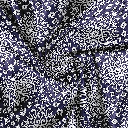 Vista 4 de Lunarable The Yard, tela azul real de The Yard, patrón de cerámica inspirado en el Medio Oriente estilo marroquí, estampado oriental, tela de satén