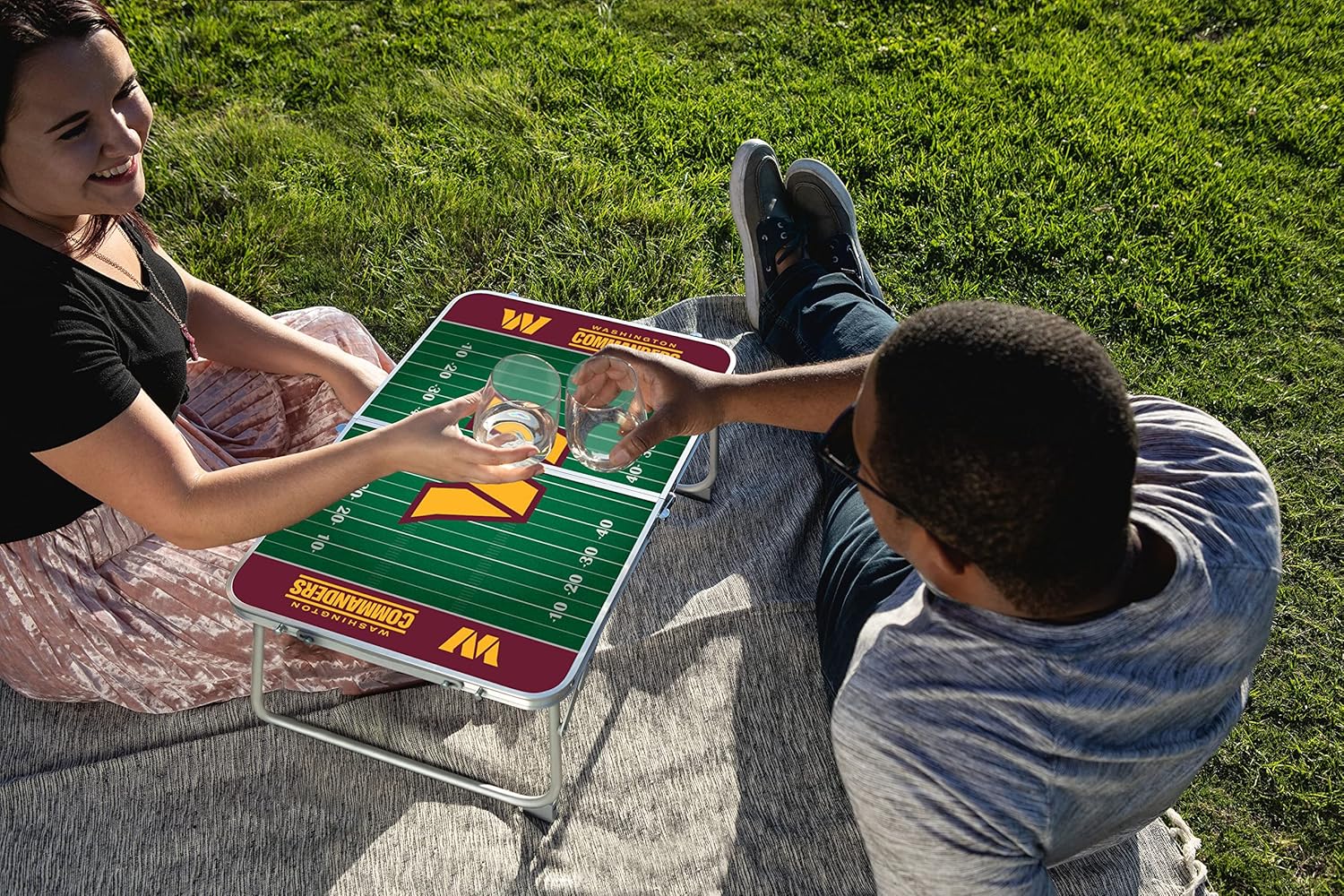Picnic TIME NFL Concert Mini Portable Table, Small Folding Table, Mini Picnic Table
