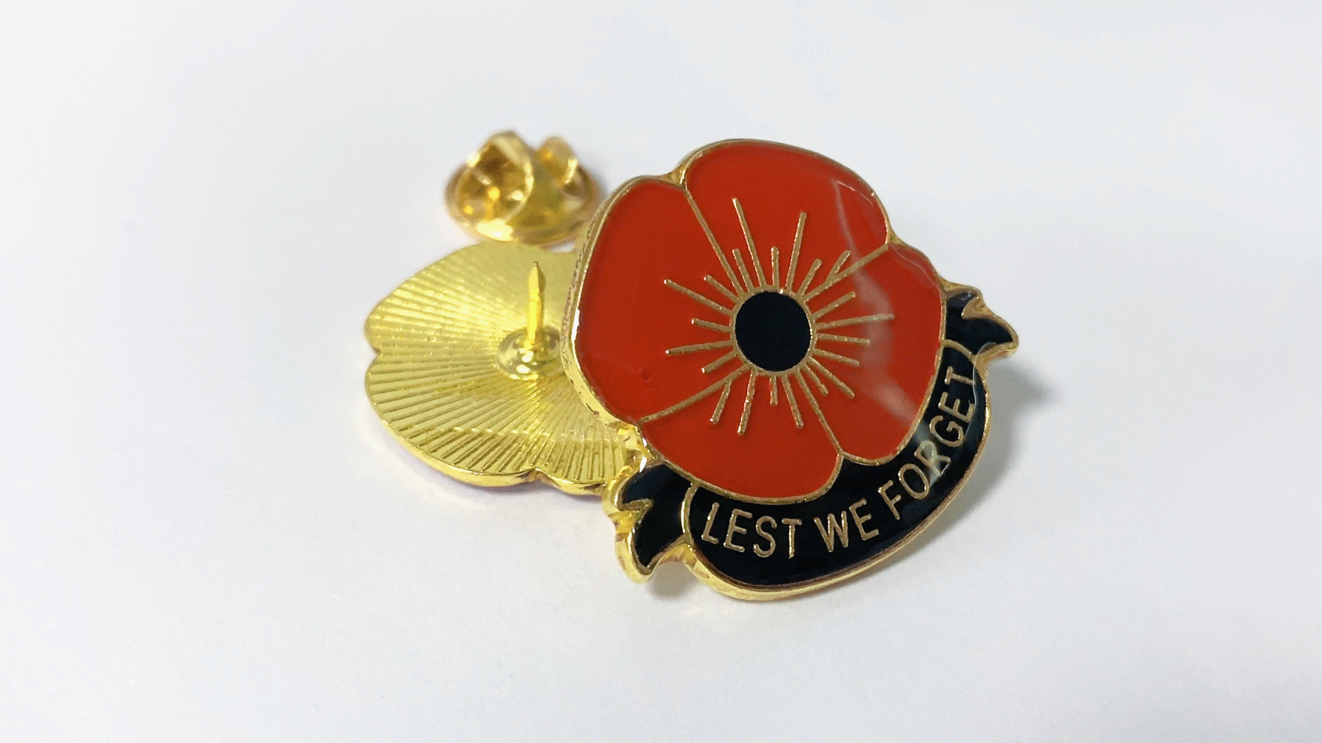 Spilla a forma di papavero rosso 2024, con scritta Lest We Forget Remembrance Day, due fiori, Metallo