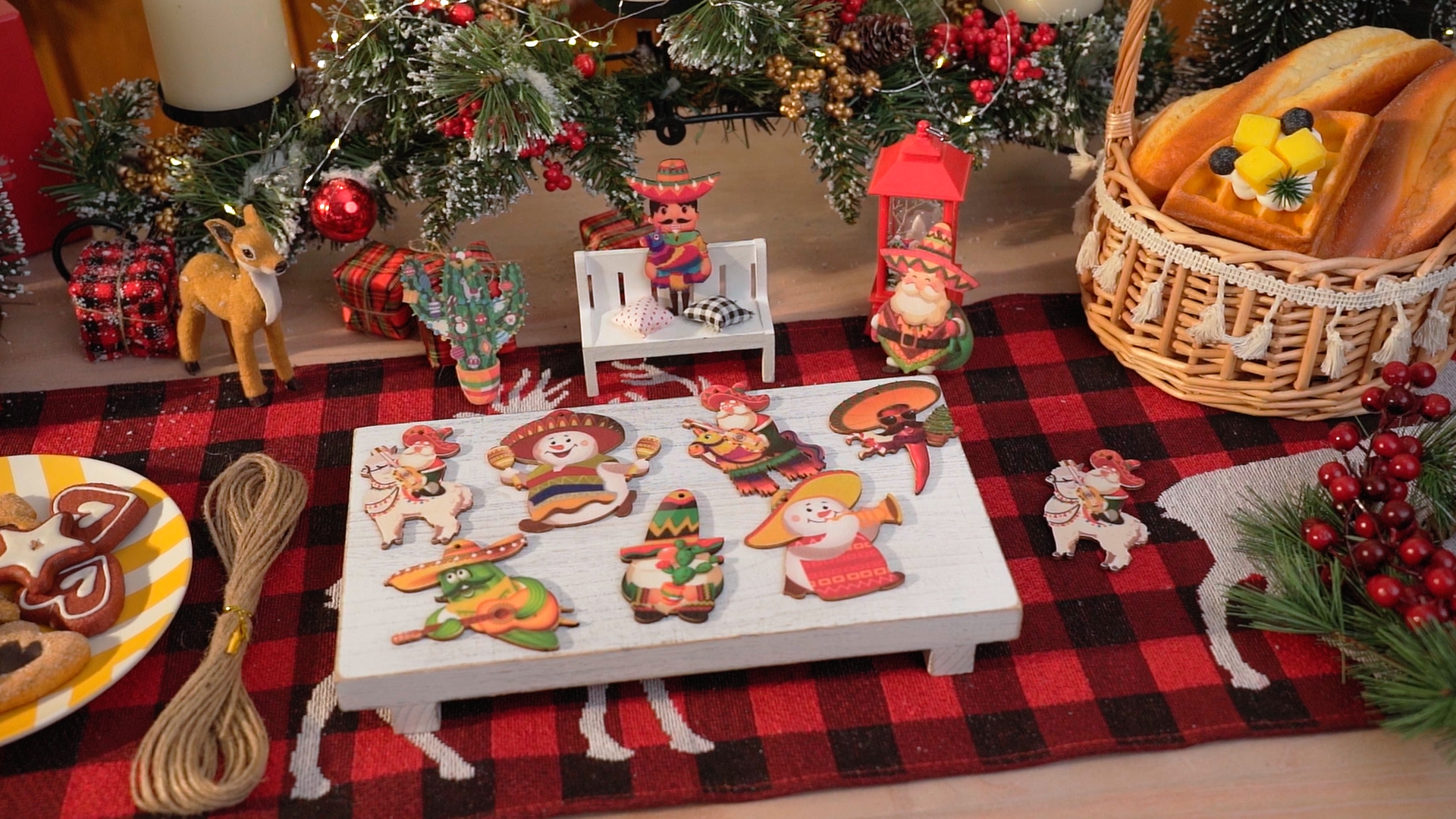 Amazon.com: Blulu 30 Pcs Wooden Mexican Christmas Ornaments Xmas Decorations  Hanging Ornaments Funny Cinco De Mayo Decor Gift Pi&Atilde;&plusmn;ata Sign for Christmas  Tree Christmas Party Decorations Outdoor Indoor : Home & Kitchen