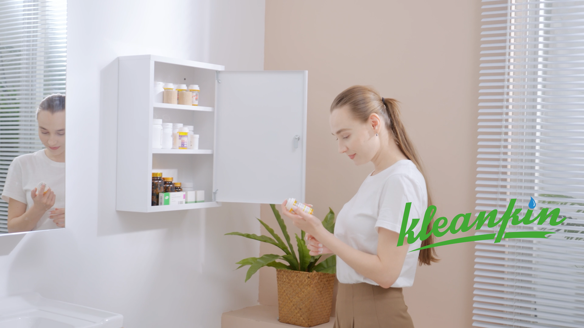 Armario de medicamentos para pared kleankin de 16" x 21", acero blanco, con cerradura y 3 estantes | Baño, cocina, incluye 2 llaves miniatura 7